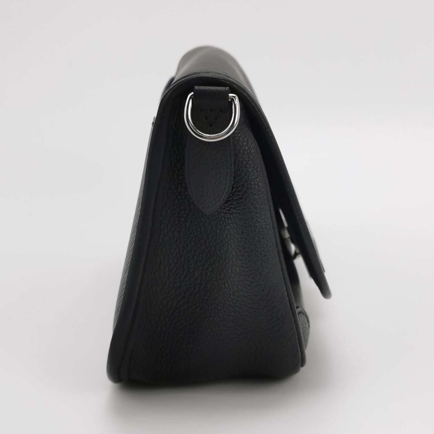 Louis Vuitton(LV) Buci Crossbody Bag Epi Leather — photo 4 of 15