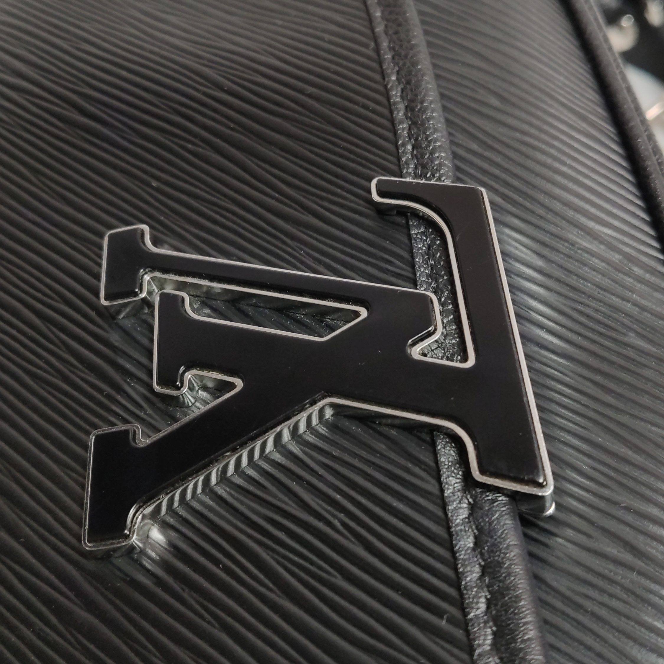 Louis Vuitton(LV) Buci Crossbody Bag Epi Leather — photo 12 of 15