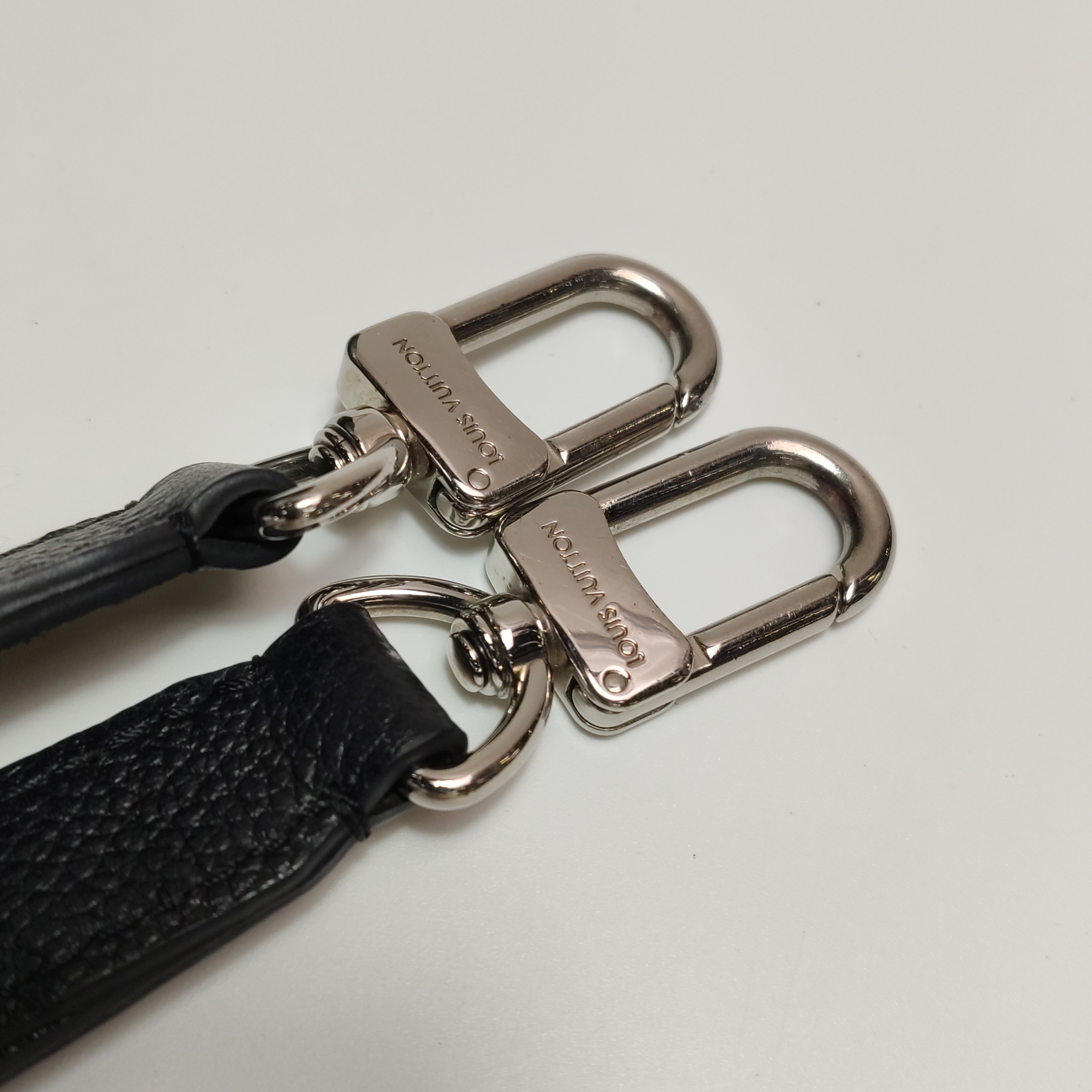 Louis Vuitton(LV) Buci Crossbody Bag Epi Leather — photo 15 of 15
