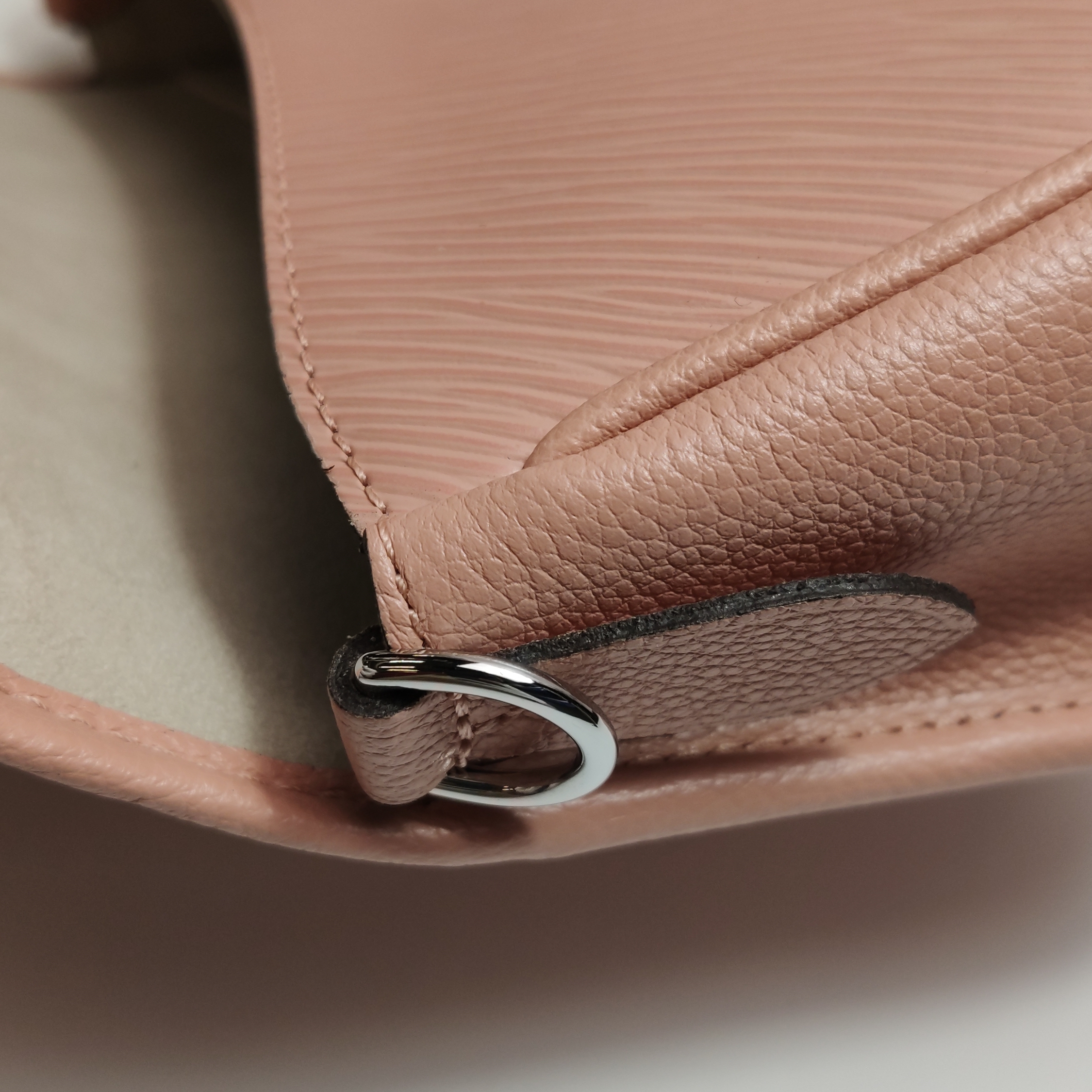 Louis Vuitton(LV) Buci Crossbody Bag Epi Leather — photo 11 of 13