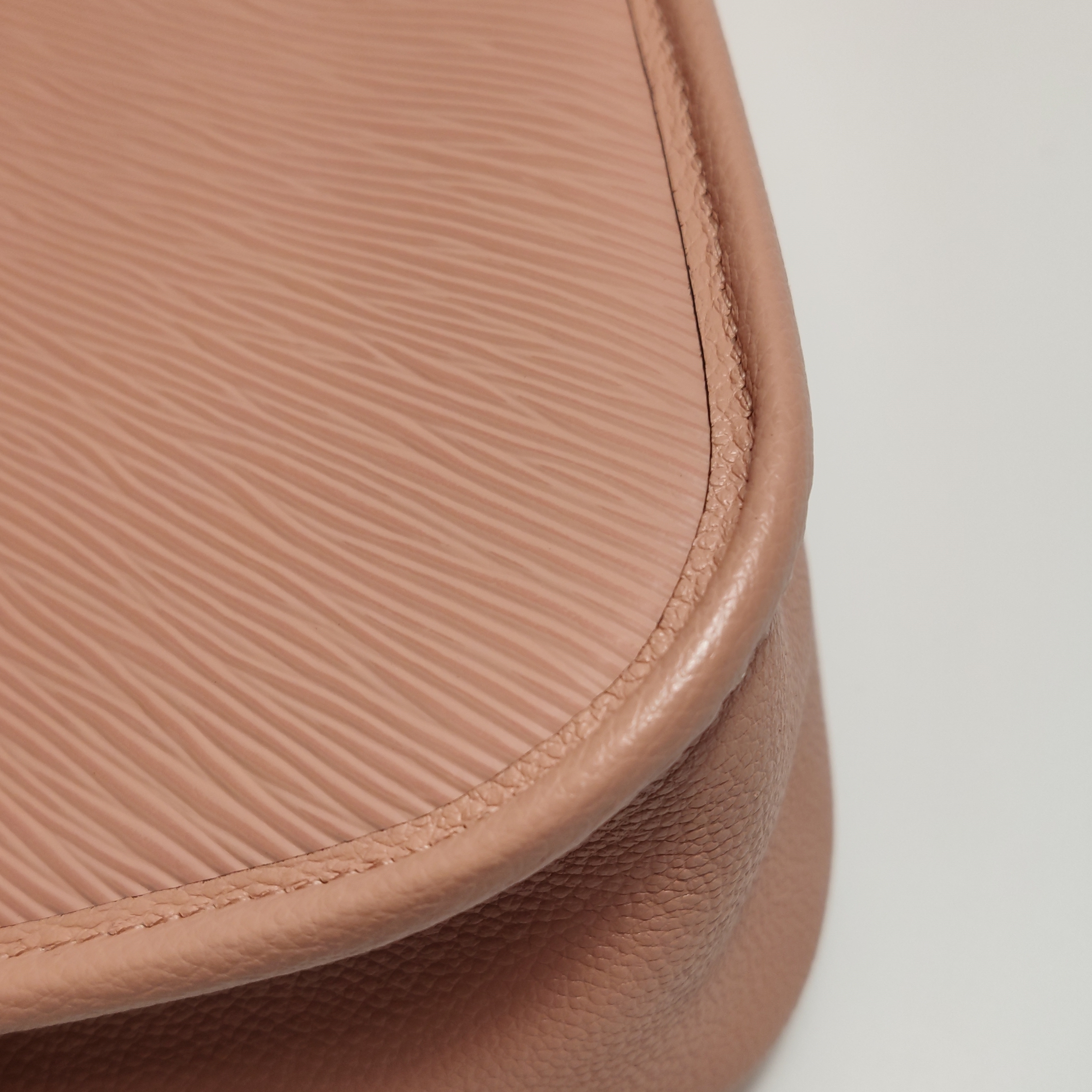 Louis Vuitton(LV) Buci Crossbody Bag Epi Leather — photo 10 of 13