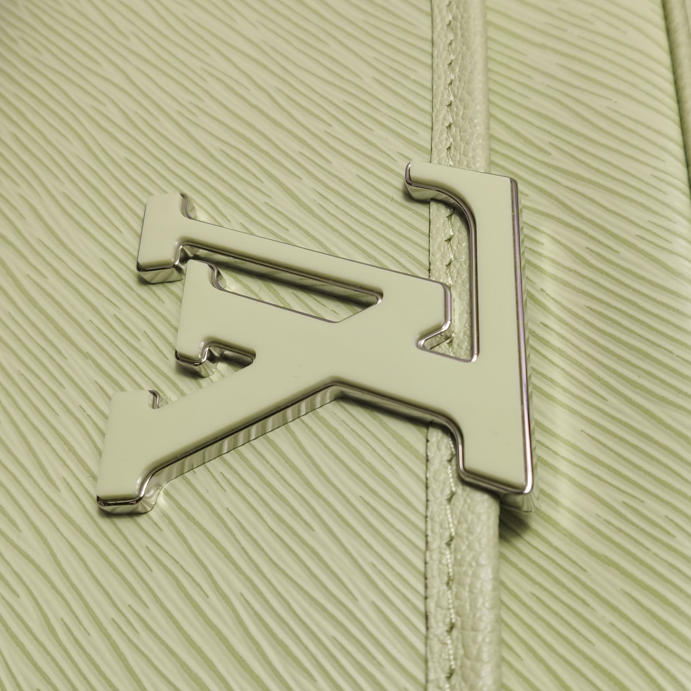 Louis Vuitton(LV) Buci Crossbody Bag Epi Leather — photo 13 of 14