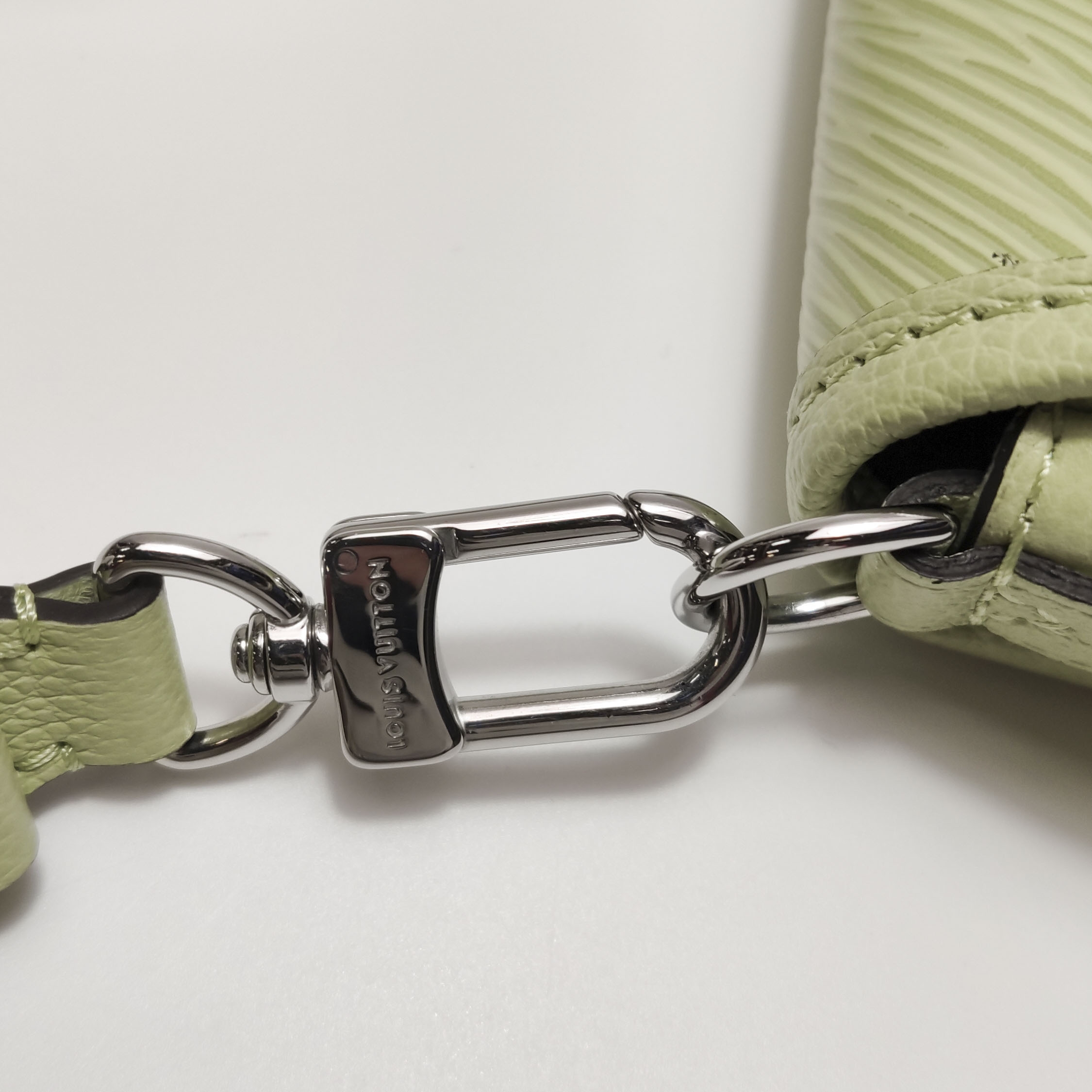 Louis Vuitton(LV) Buci Crossbody Bag Epi Leather — photo 14 of 14