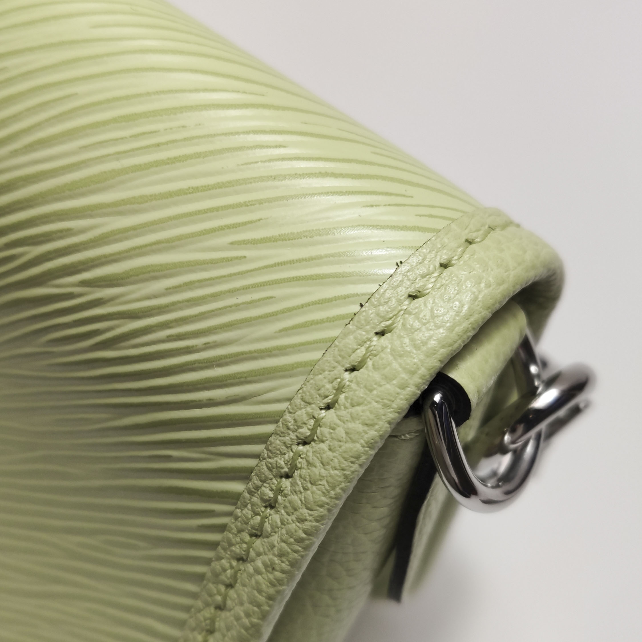 Louis Vuitton(LV) Buci Crossbody Bag Epi Leather — photo 12 of 14