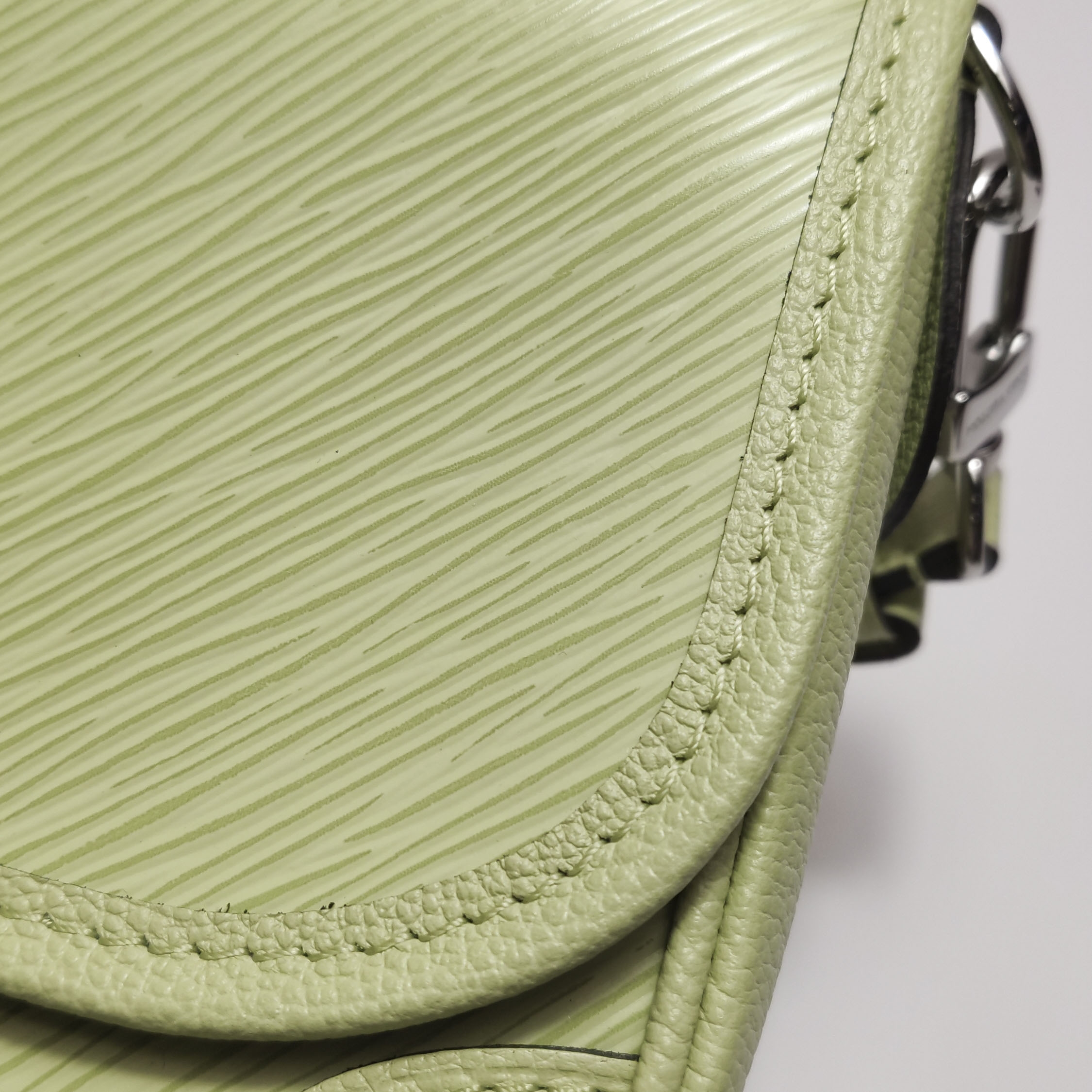 Louis Vuitton(LV) Buci Crossbody Bag Epi Leather — photo 11 of 14