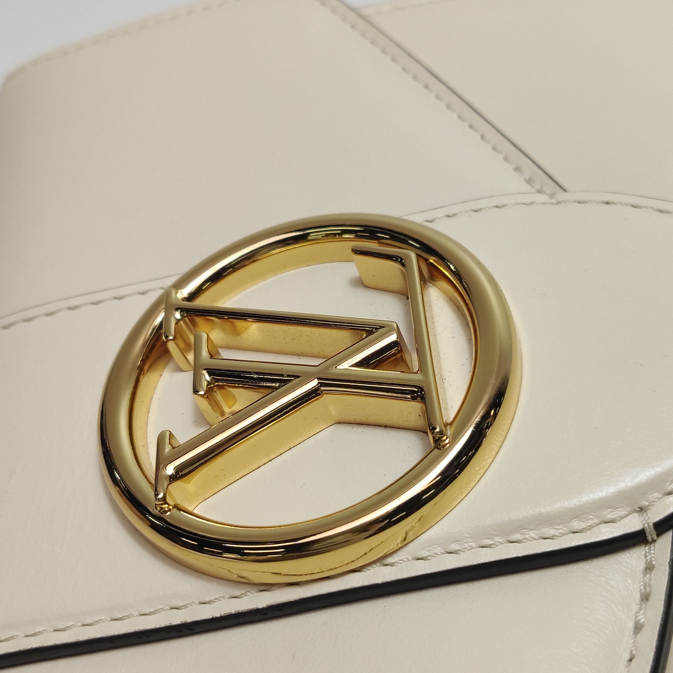 Louis Vuitton(LV) LV Pont 9 Bag Leather — photo 14 of 15