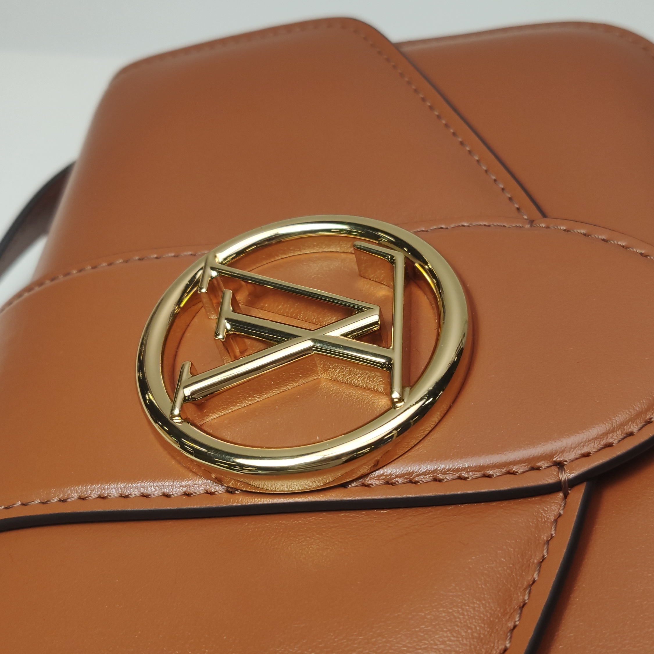 Louis Vuitton(LV) LV Pont 9 Bag Leather — photo 11 of 16