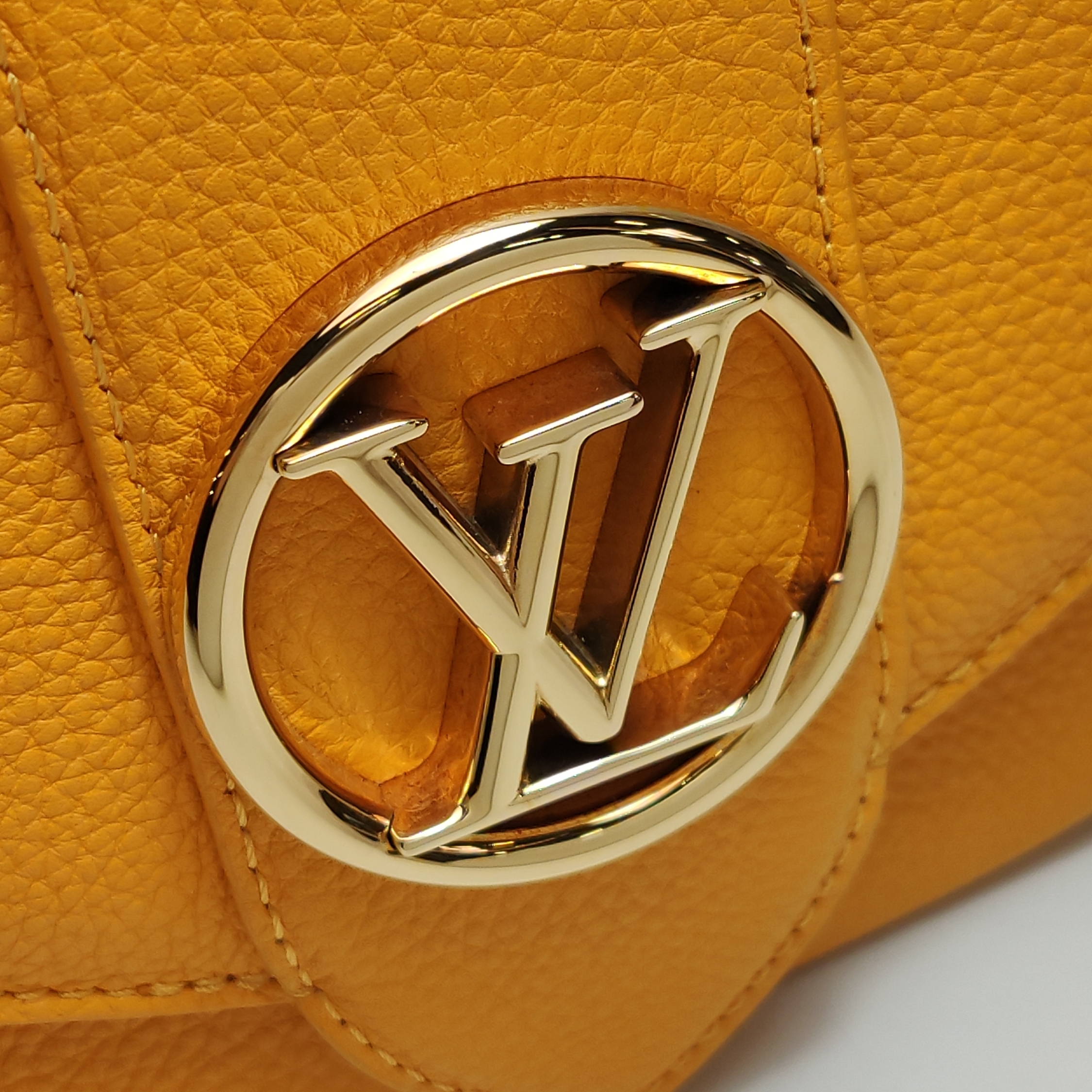 Louis Vuitton(LV) LV Pont 9 Soft Bag Leather PM — photo 9 of 12