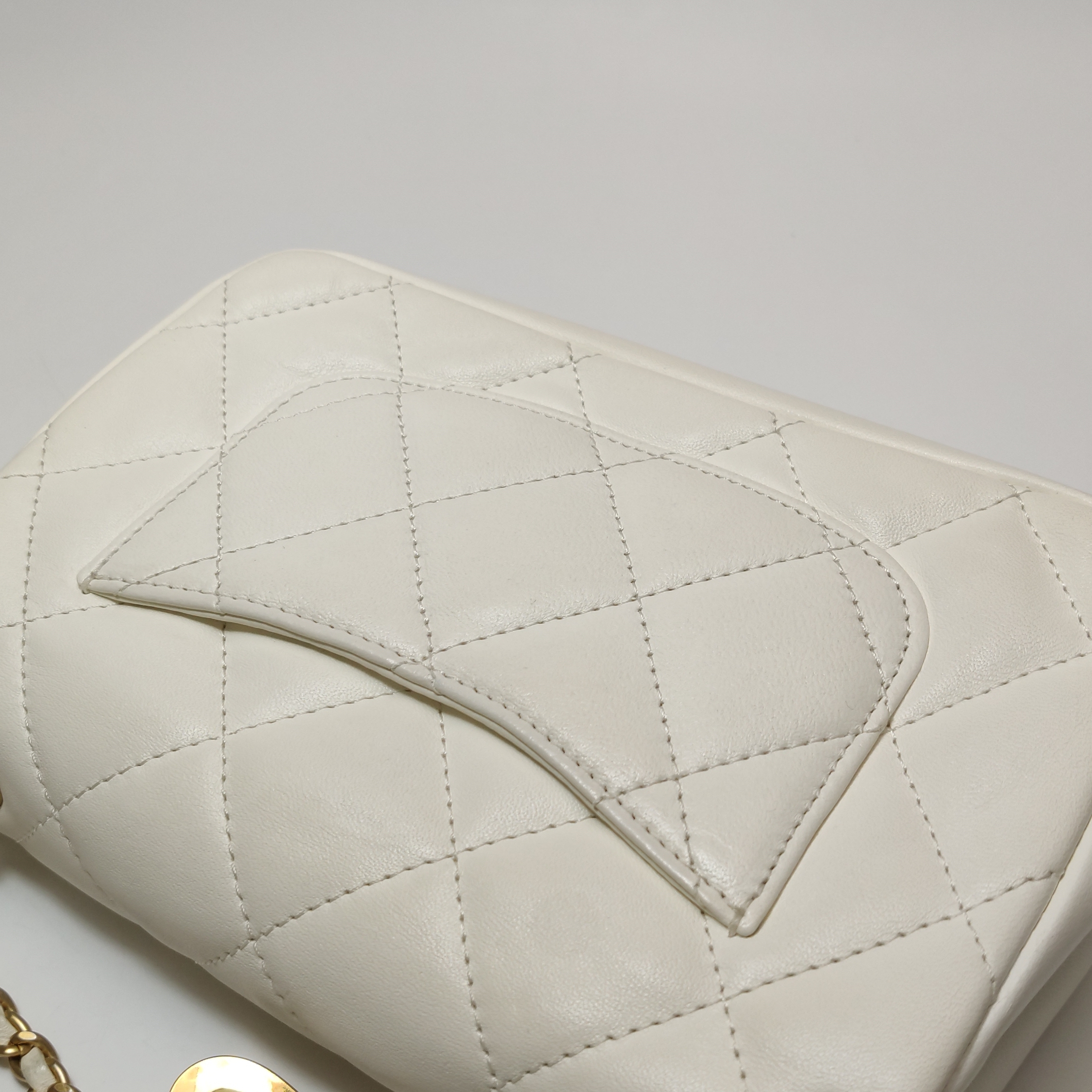 Chanel Express Zip Around CC Flap Bag Quilted Calfskin — photo 8 of 14