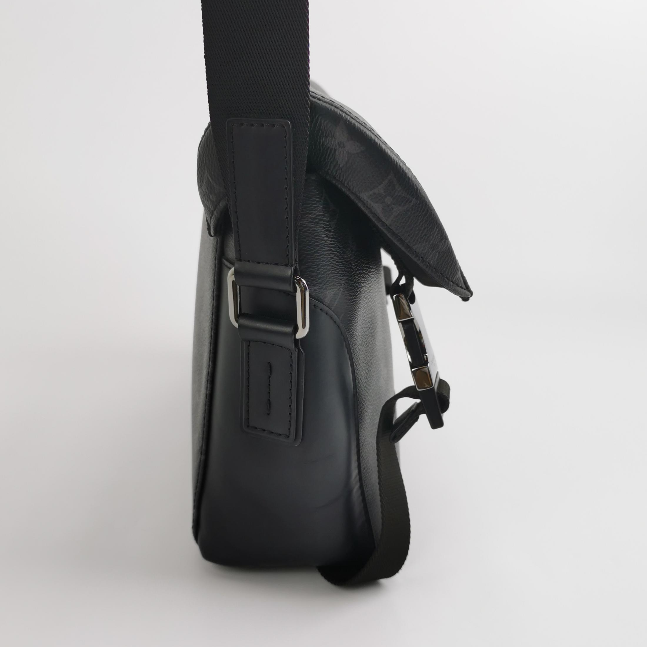 Louis Vuitton(LV) Voyager Messenger Bag Monogram Eclipse Canvas PM — photo 4 of 18