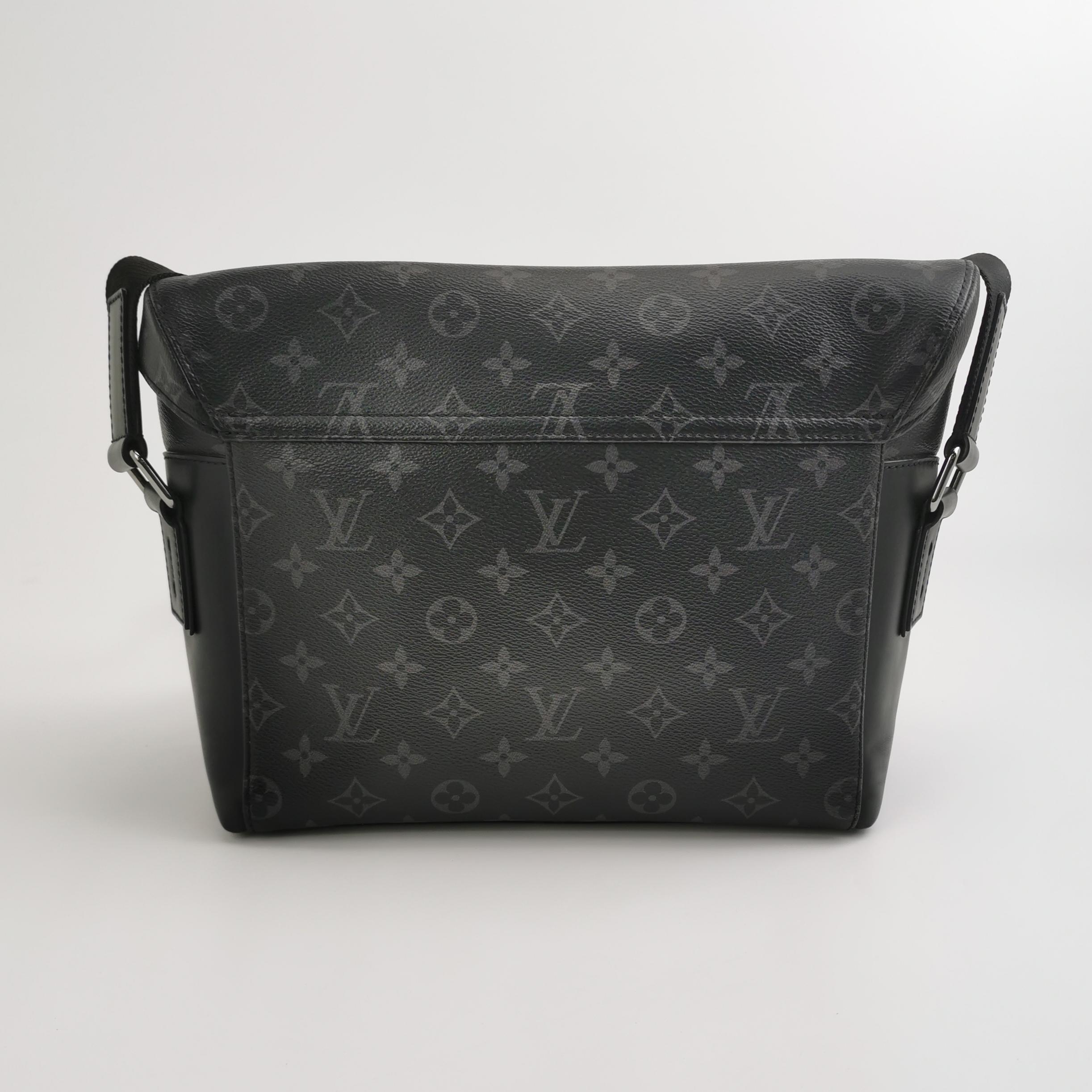 Louis Vuitton(LV) Voyager Messenger Bag Monogram Eclipse Canvas PM — photo 5 of 18