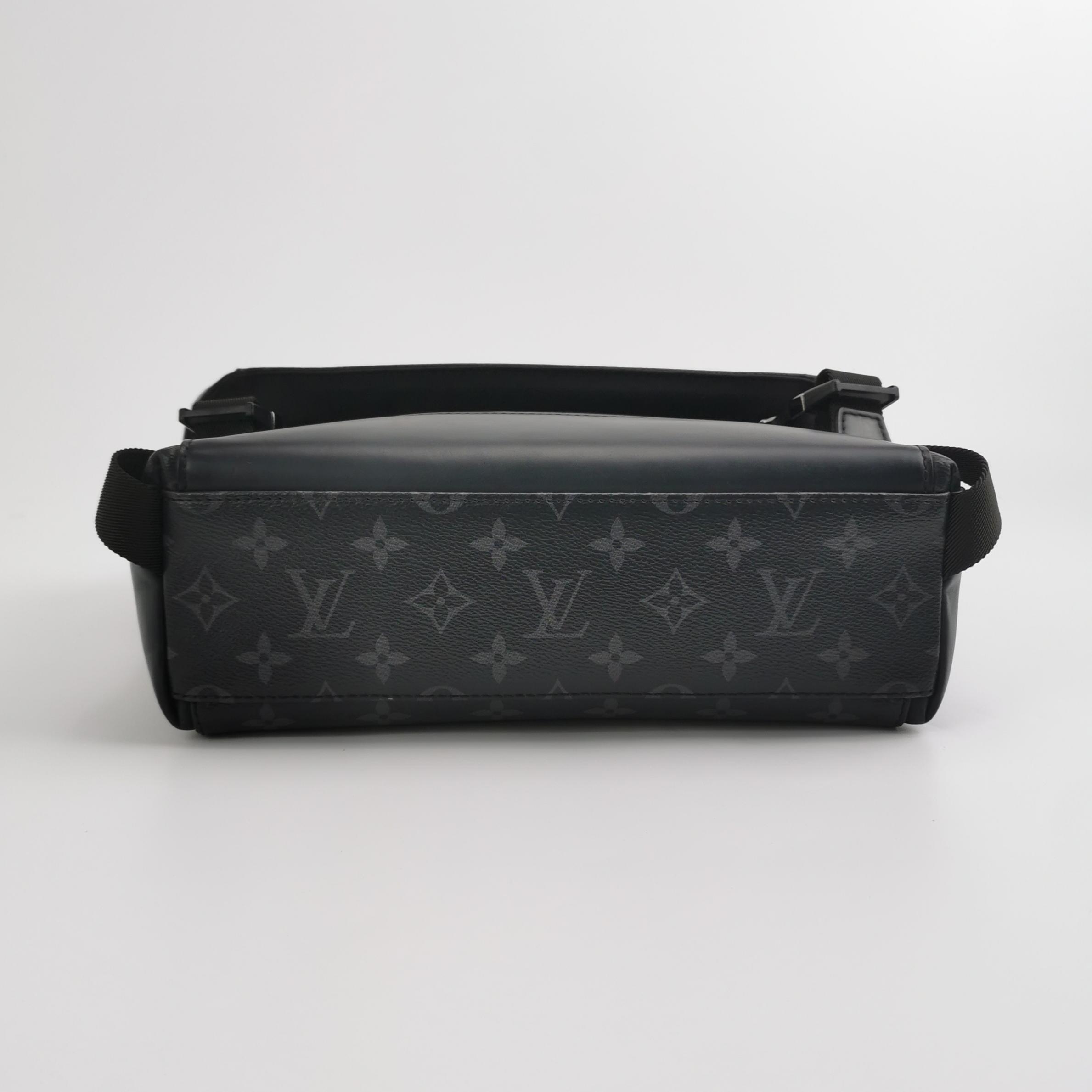 Louis Vuitton(LV) Voyager Messenger Bag Monogram Eclipse Canvas PM — photo 6 of 18