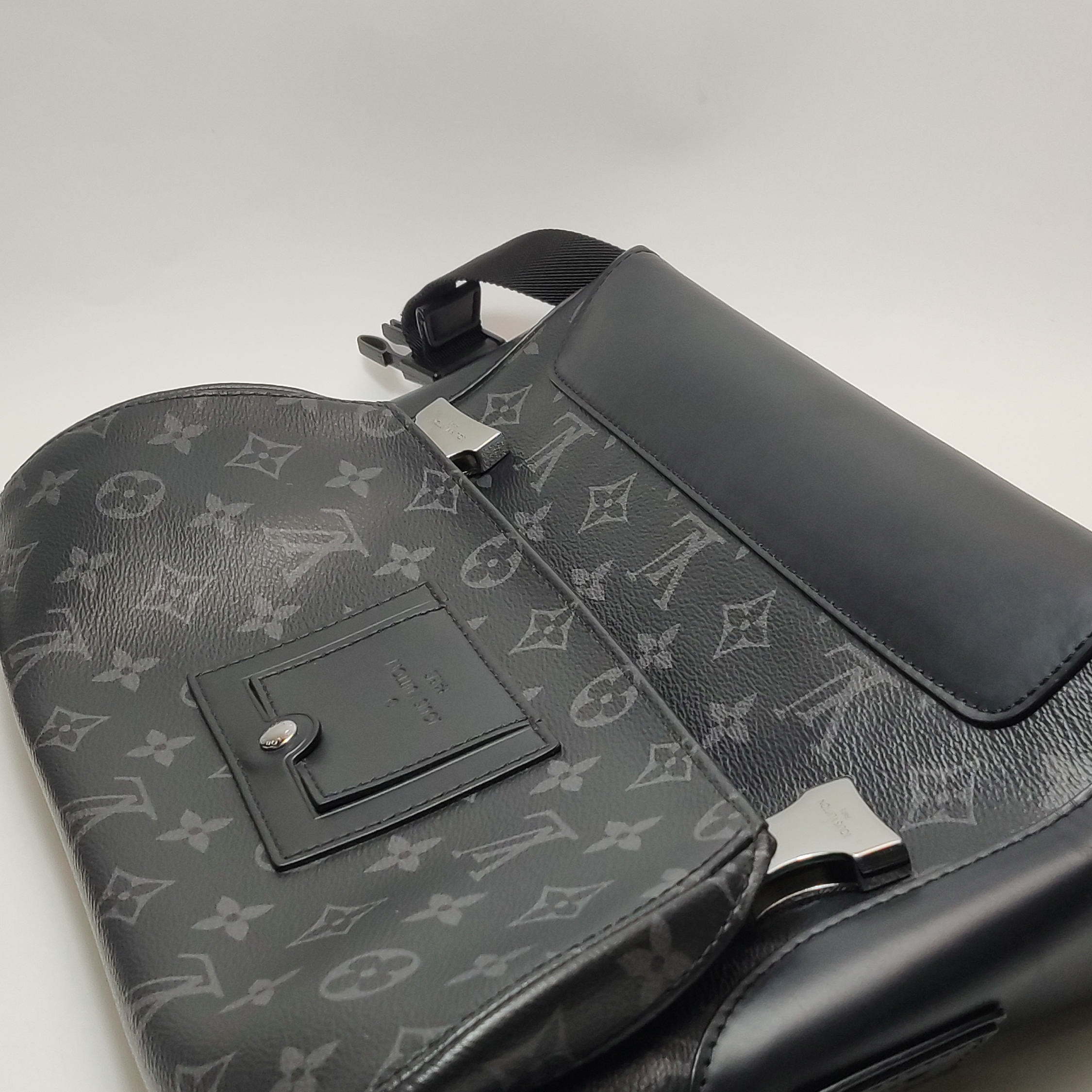 Louis Vuitton(LV) Voyager Messenger Bag Monogram Eclipse Canvas PM — photo 7 of 18