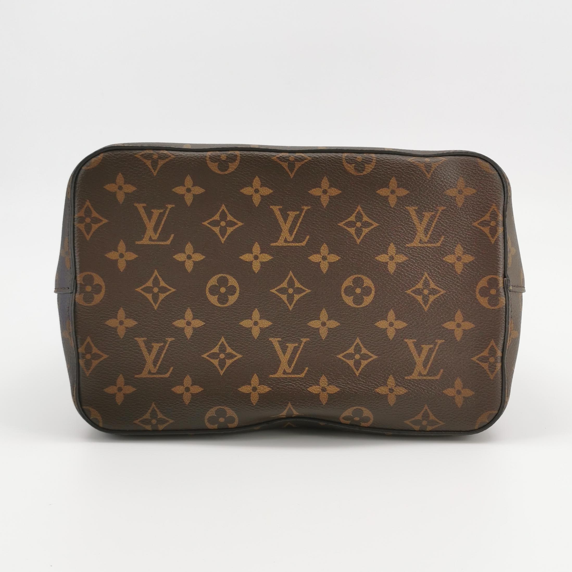 Louis Vuitton(LV) NeoNoe Handbag Monogram Canvas with Leather MM — photo 6 of 13