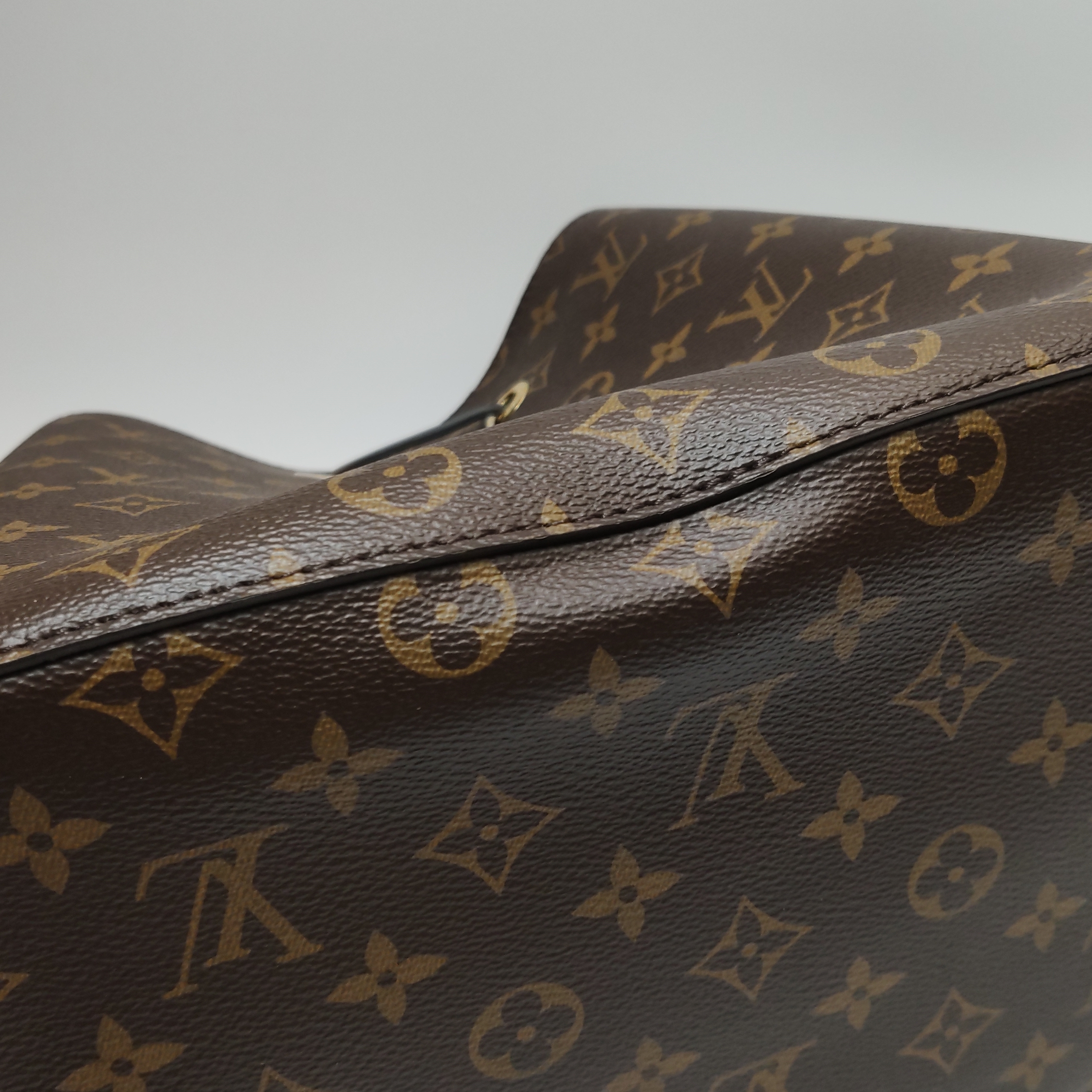 Louis Vuitton(LV) NeoNoe Handbag Monogram Canvas with Leather MM — photo 11 of 13
