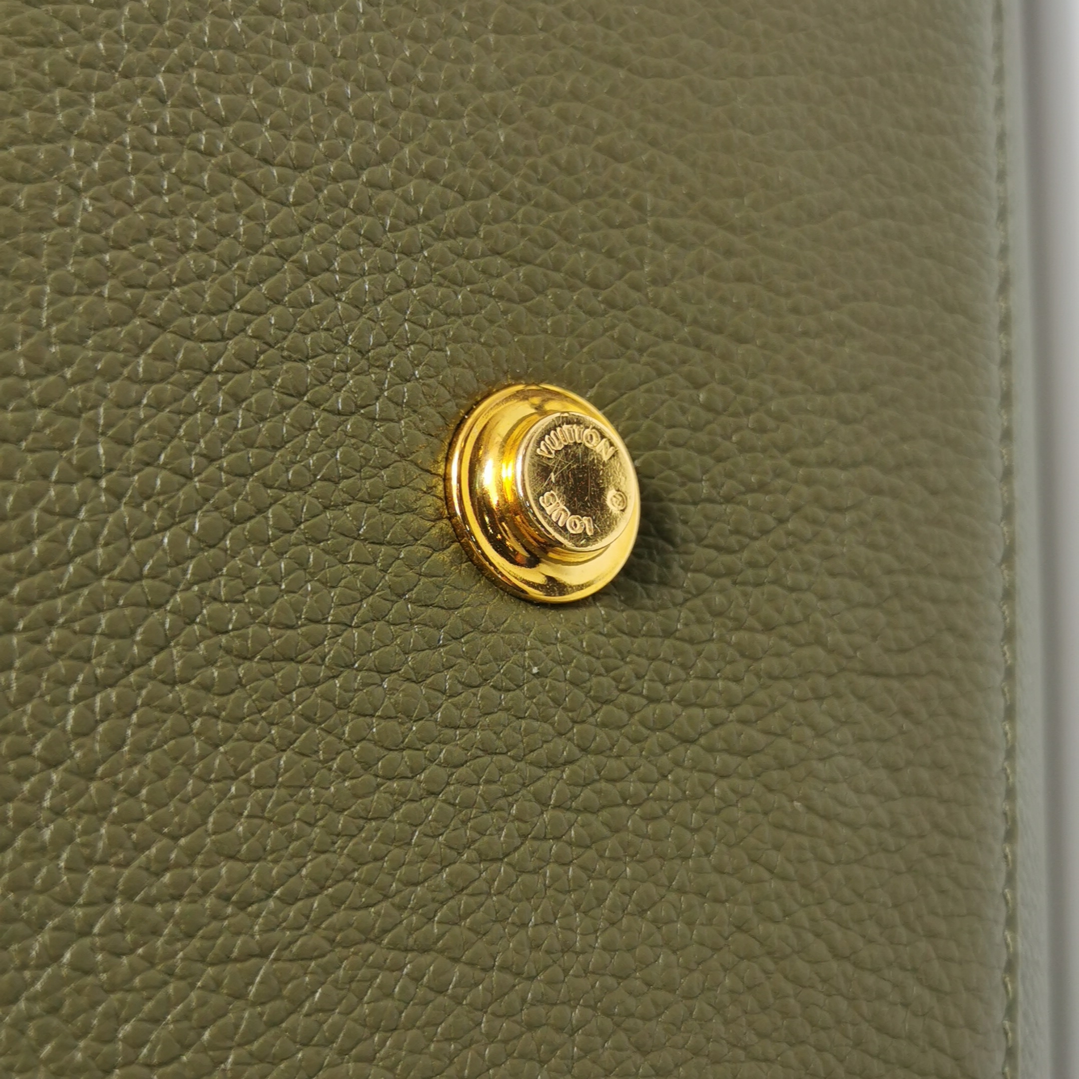 Louis Vuitton(LV) On My Side Tote Leather with Monogram Canvas MM — photo 10 of 15