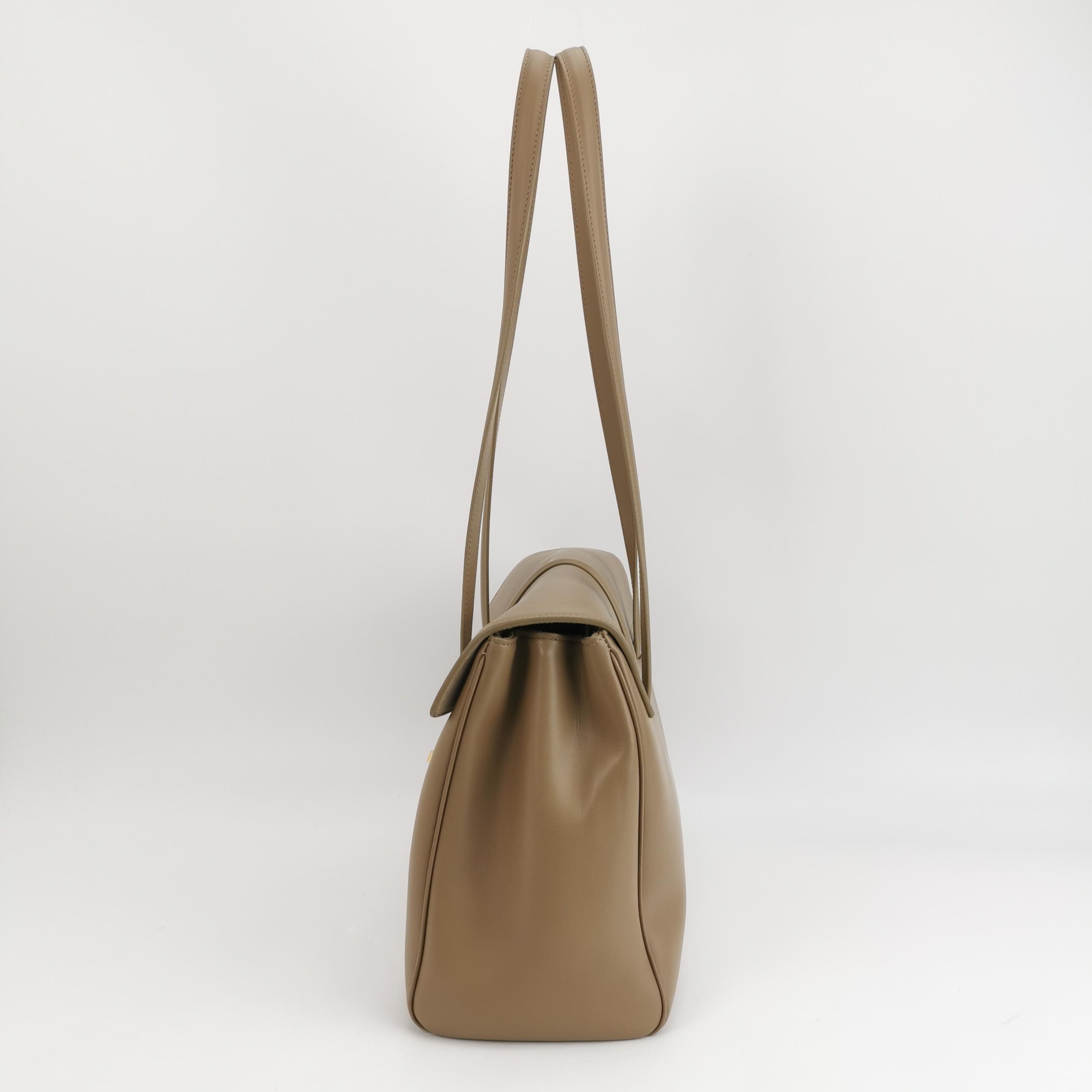 Celine Soft 16 Bag Smooth Calfskin Medium — photo 3 of 15