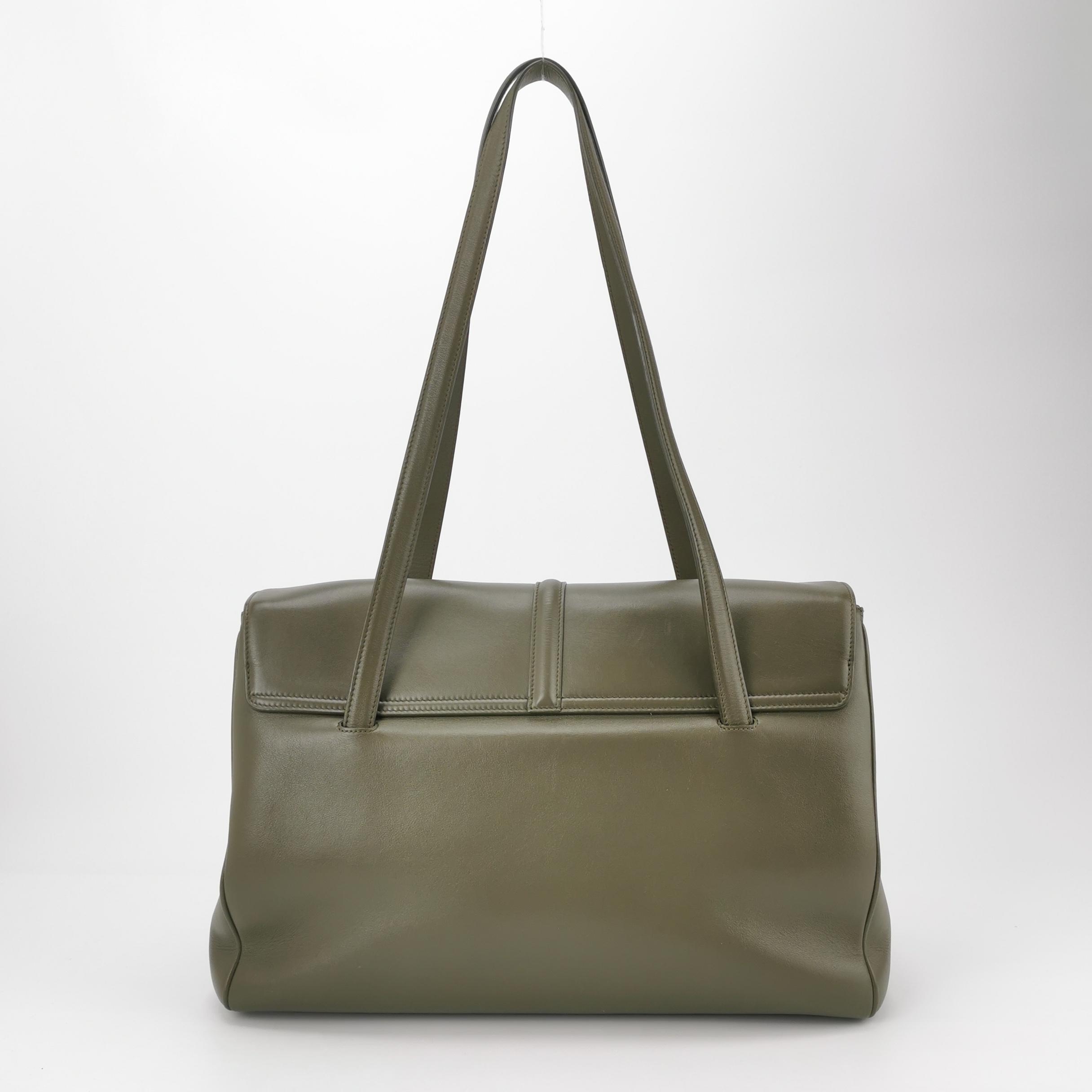 Celine Soft 16 Bag Smooth Calfskin Large — photo 5 of 11