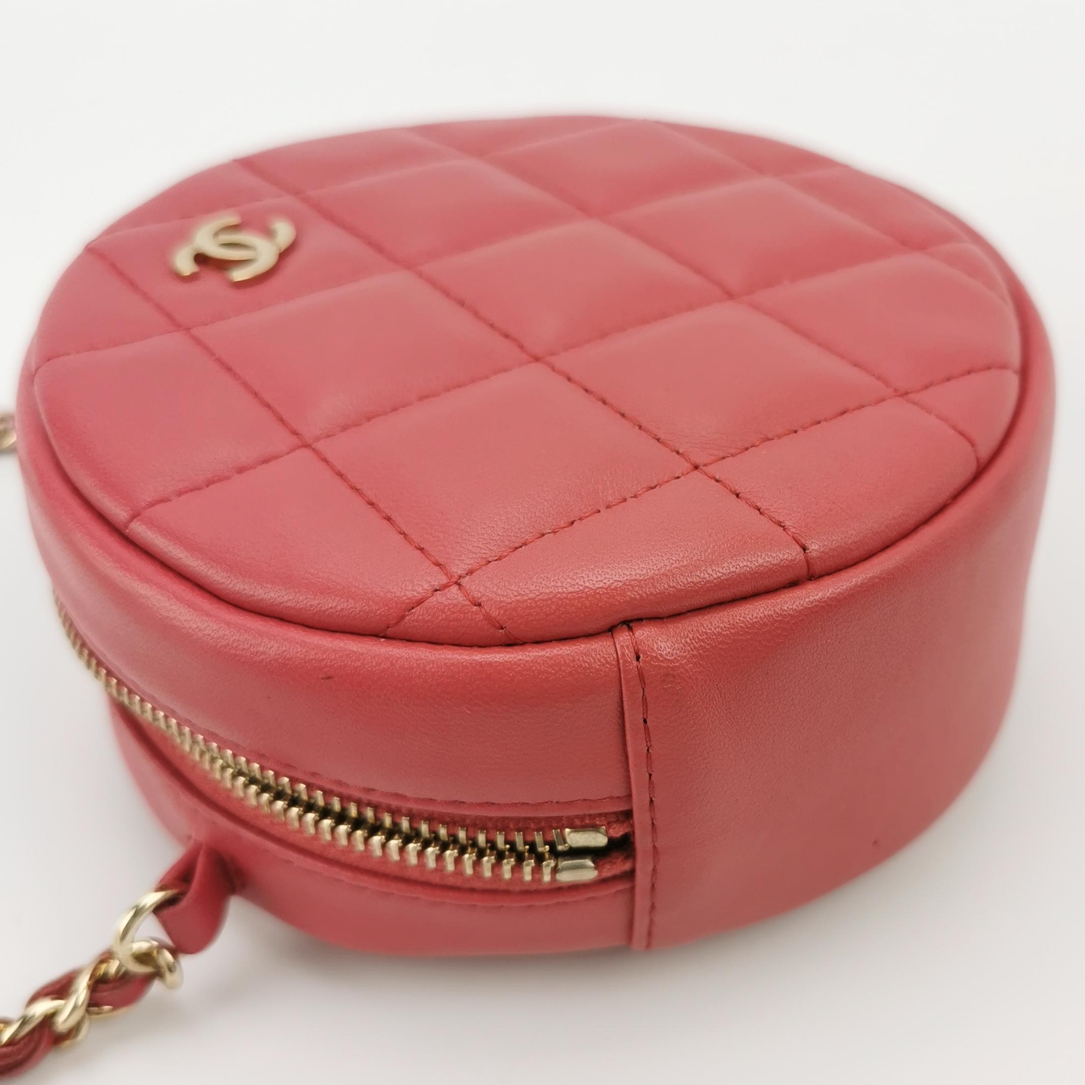 Chanel Round Clutch with Chain Quilted Caviar Mini — photo 6 of 10