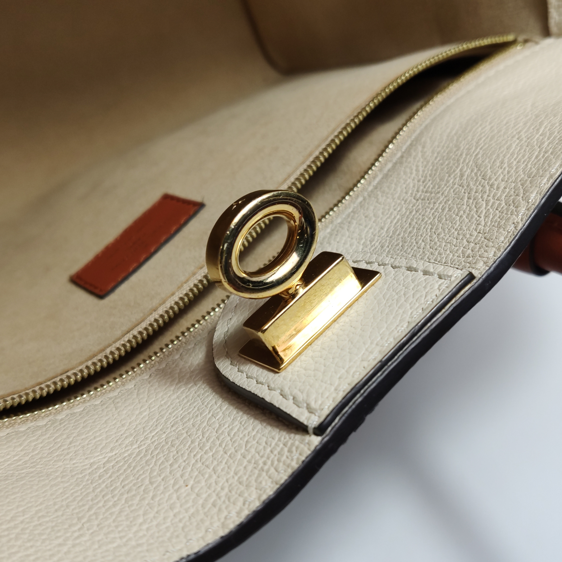 Louis Vuitton(LV) On My Side Tote Leather with Monogram Canvas MM — photo 9 of 13