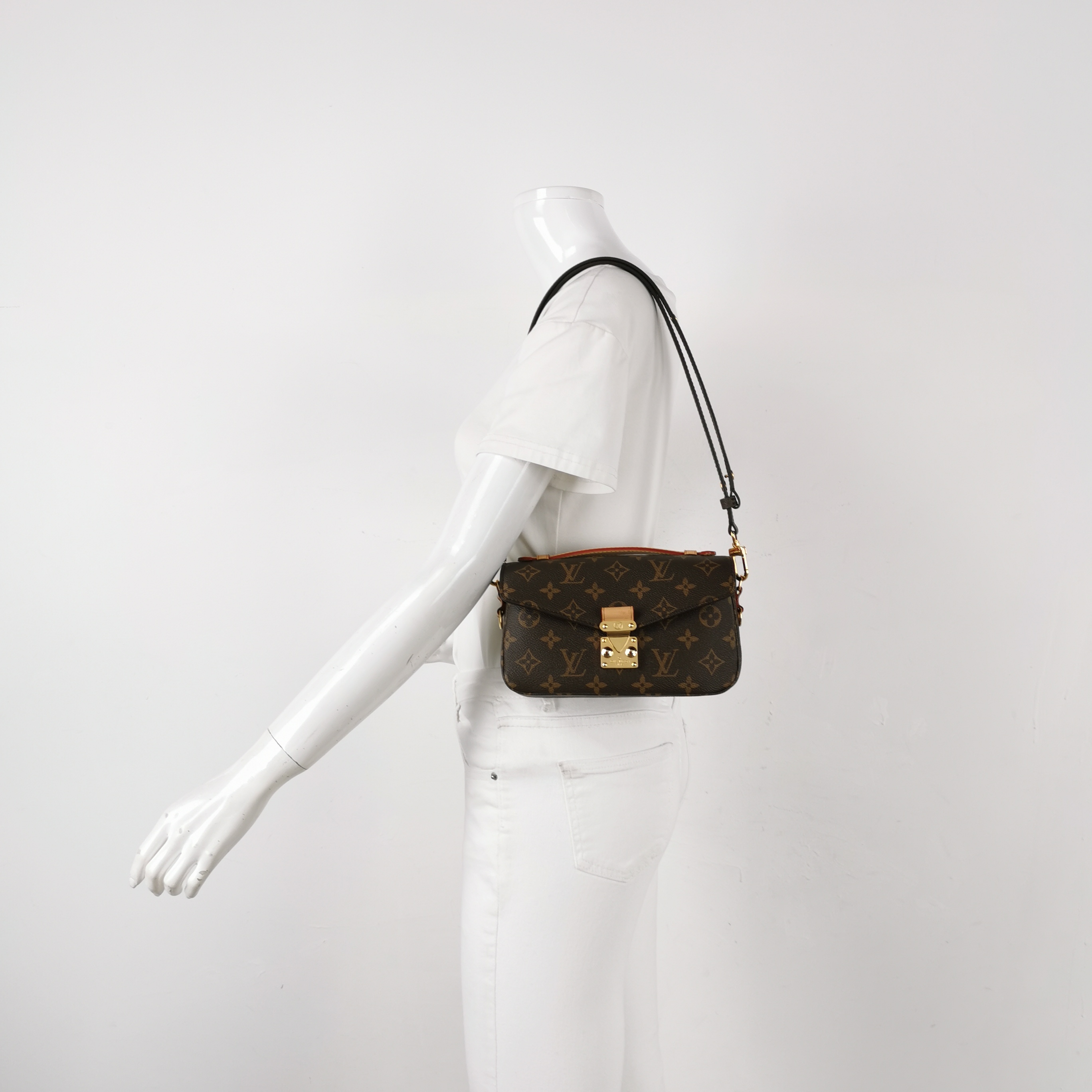 Louis Vuitton(LV) Pochette Metis Monogram Canvas East West — alternate view