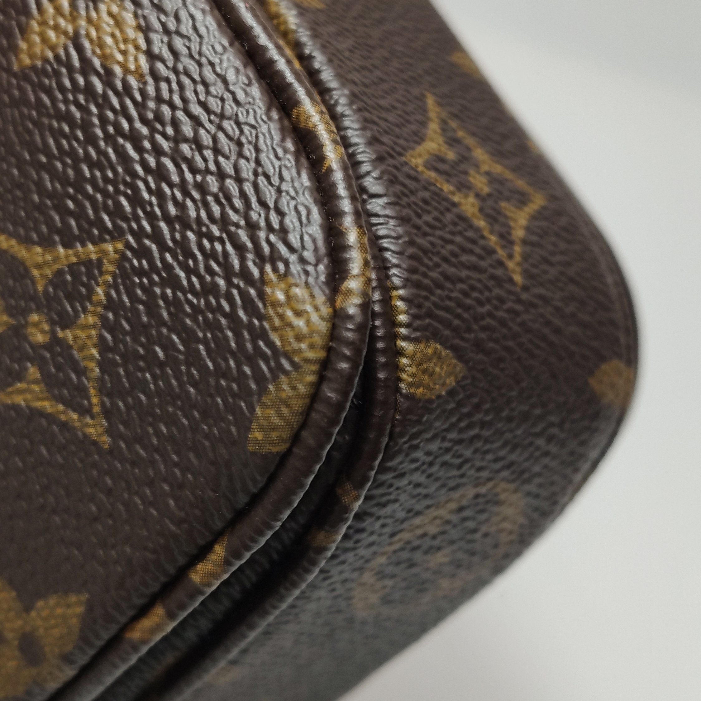 Louis Vuitton(LV) Pochette Metis Monogram Canvas East West — photo 9 of 13