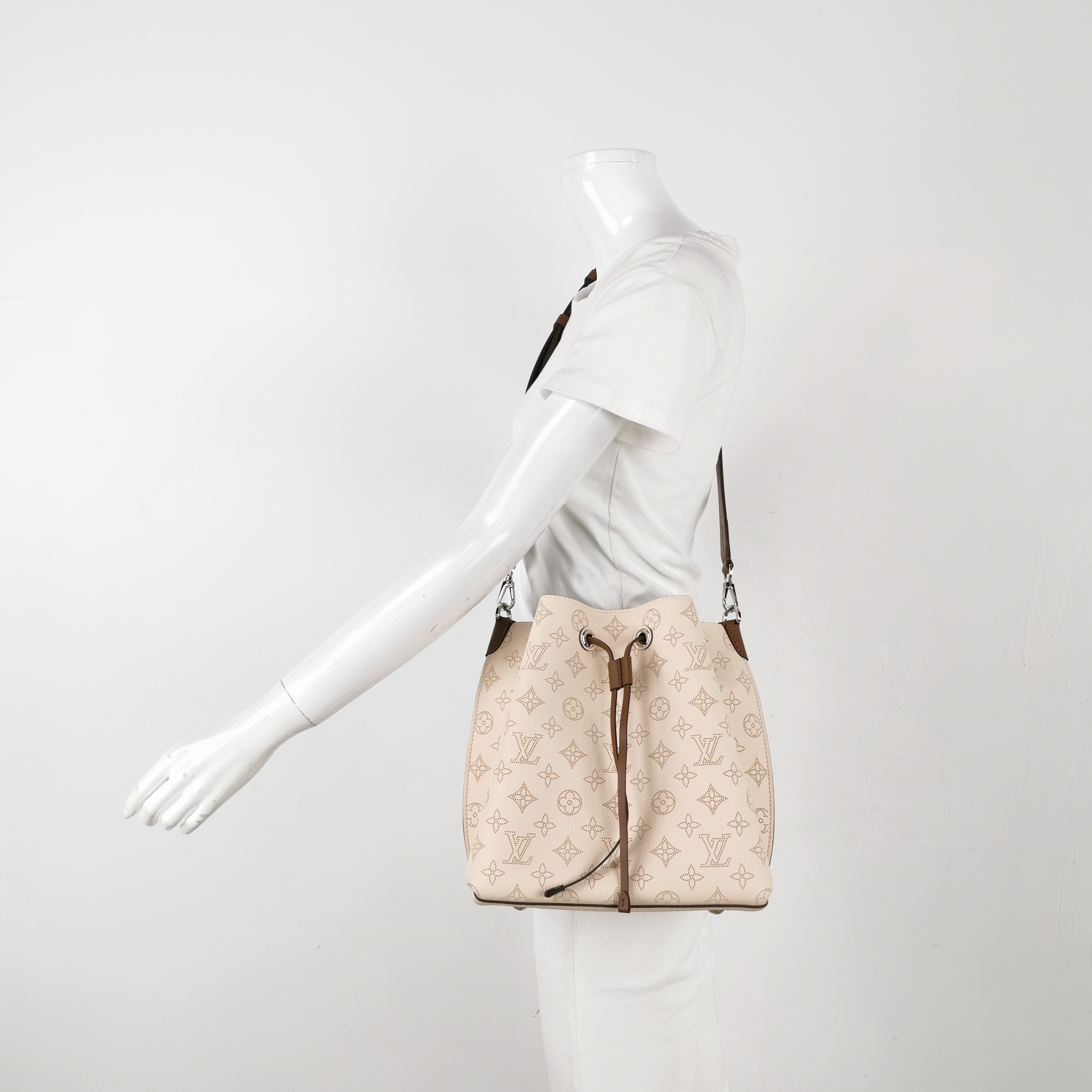 Louis Vuitton(LV) Muria Bucket Bag Mahina Leather — alternate view