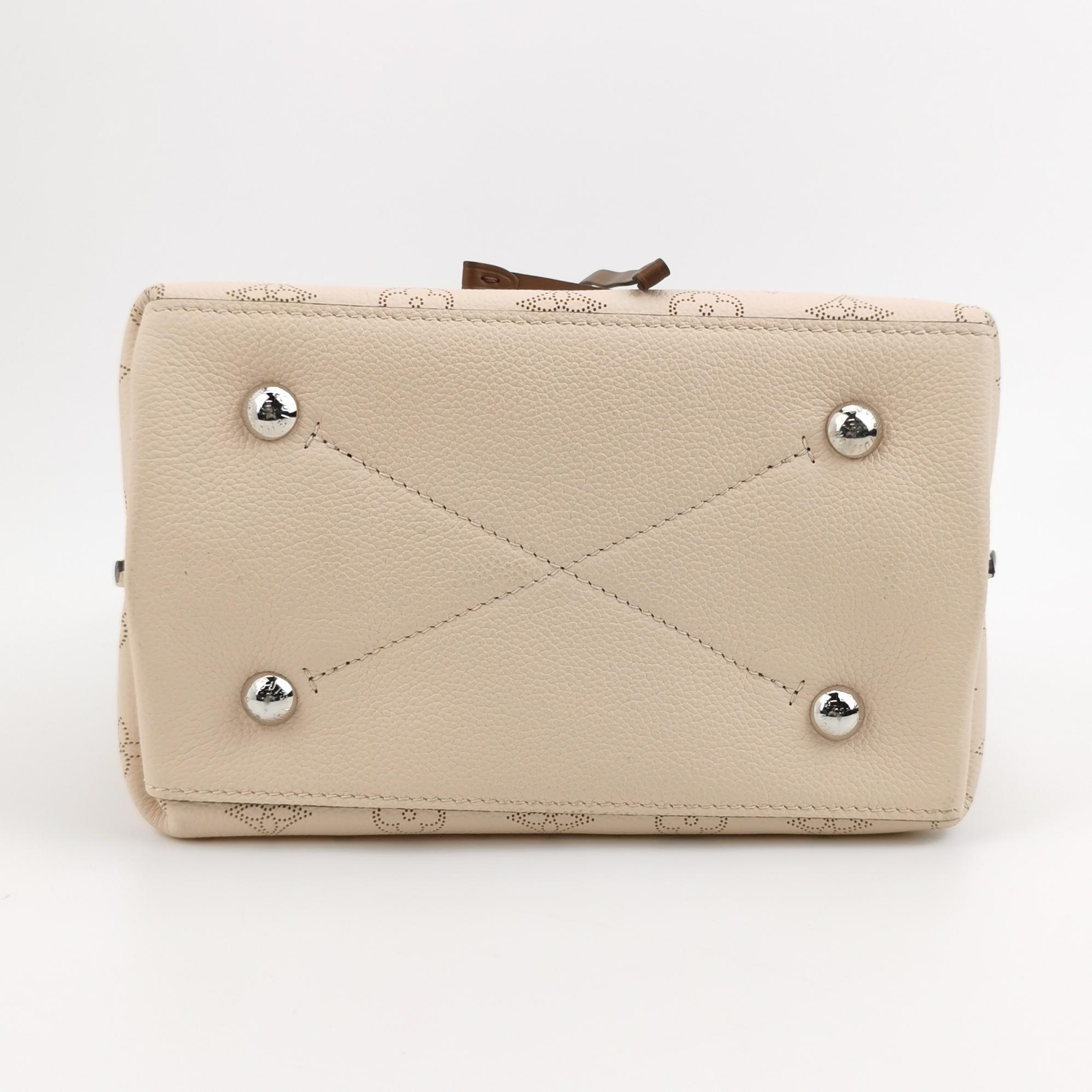 Louis Vuitton(LV) Muria Bucket Bag Mahina Leather — photo 6 of 15