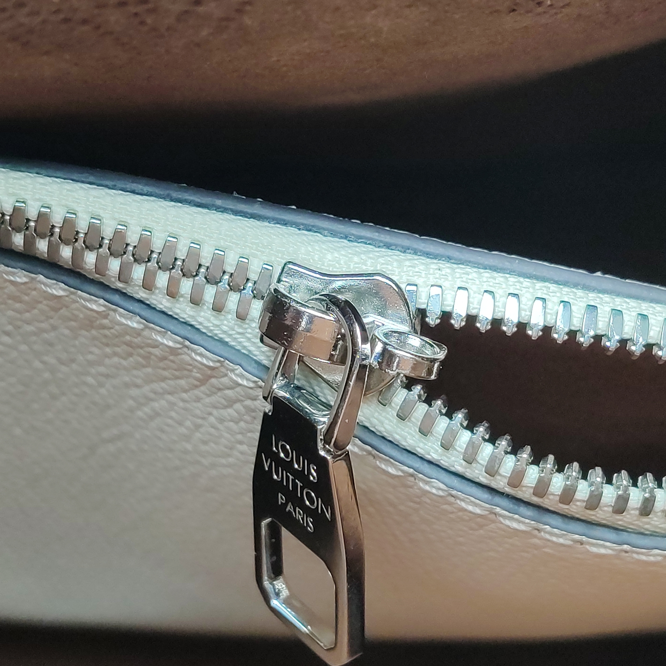 Louis Vuitton(LV) Muria Bucket Bag Mahina Leather — photo 13 of 15