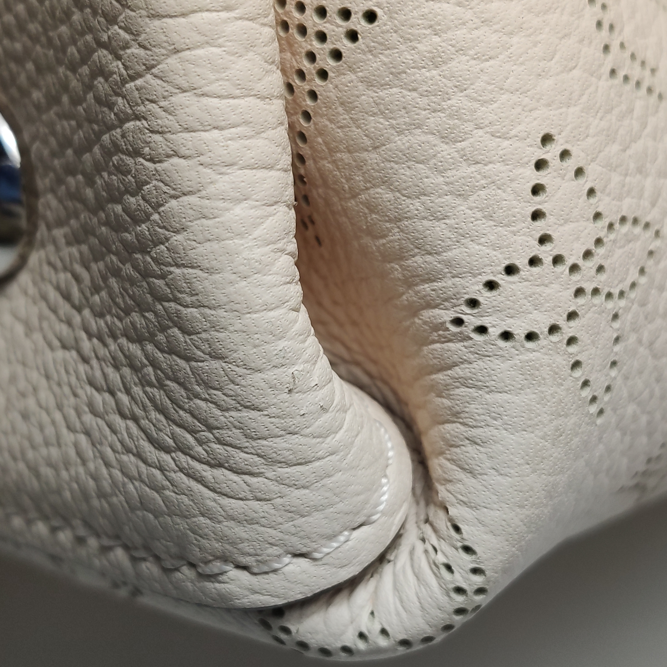 Louis Vuitton(LV) Muria Bucket Bag Mahina Leather — photo 10 of 15