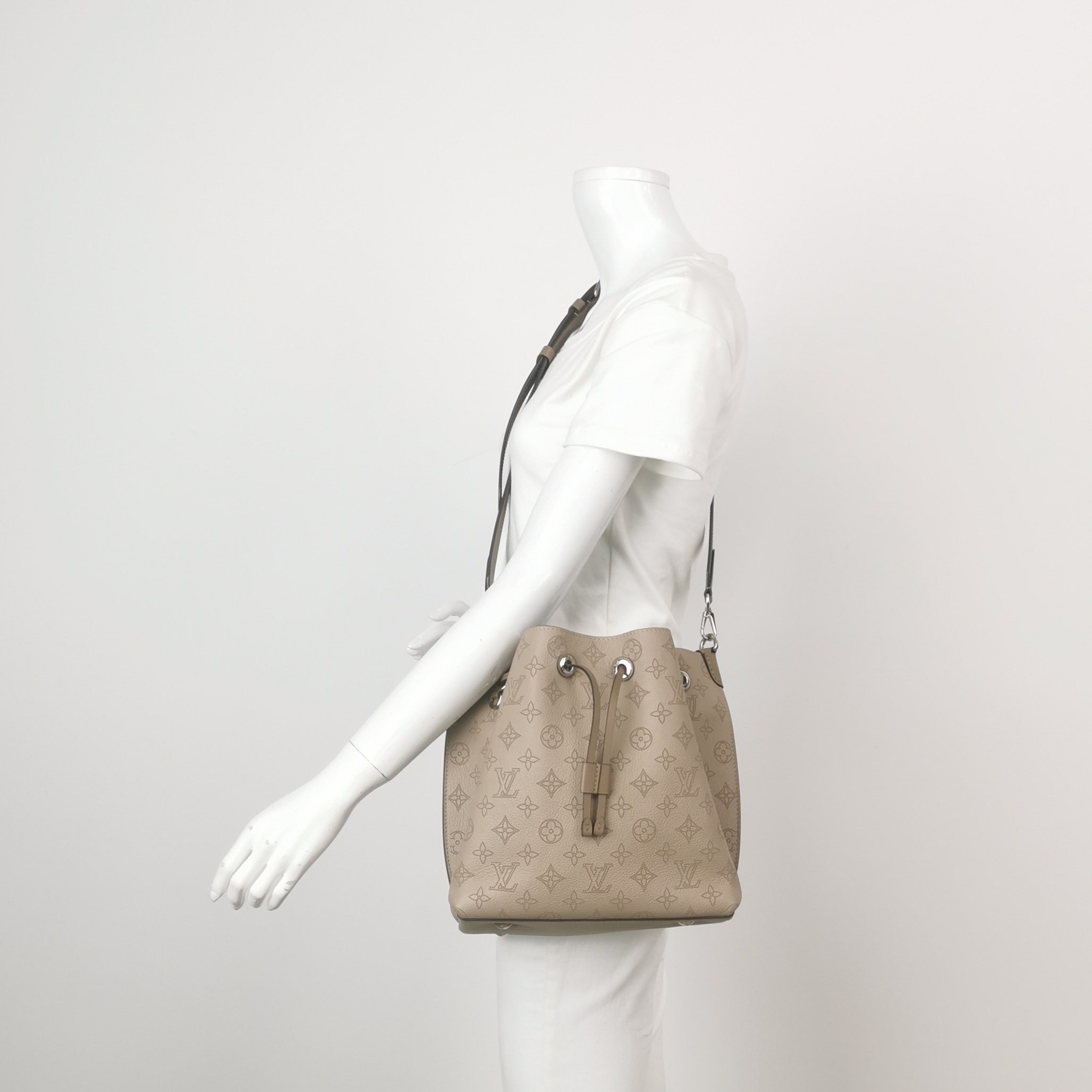 Louis Vuitton(LV) Muria Bucket Bag Mahina Leather — alternate view