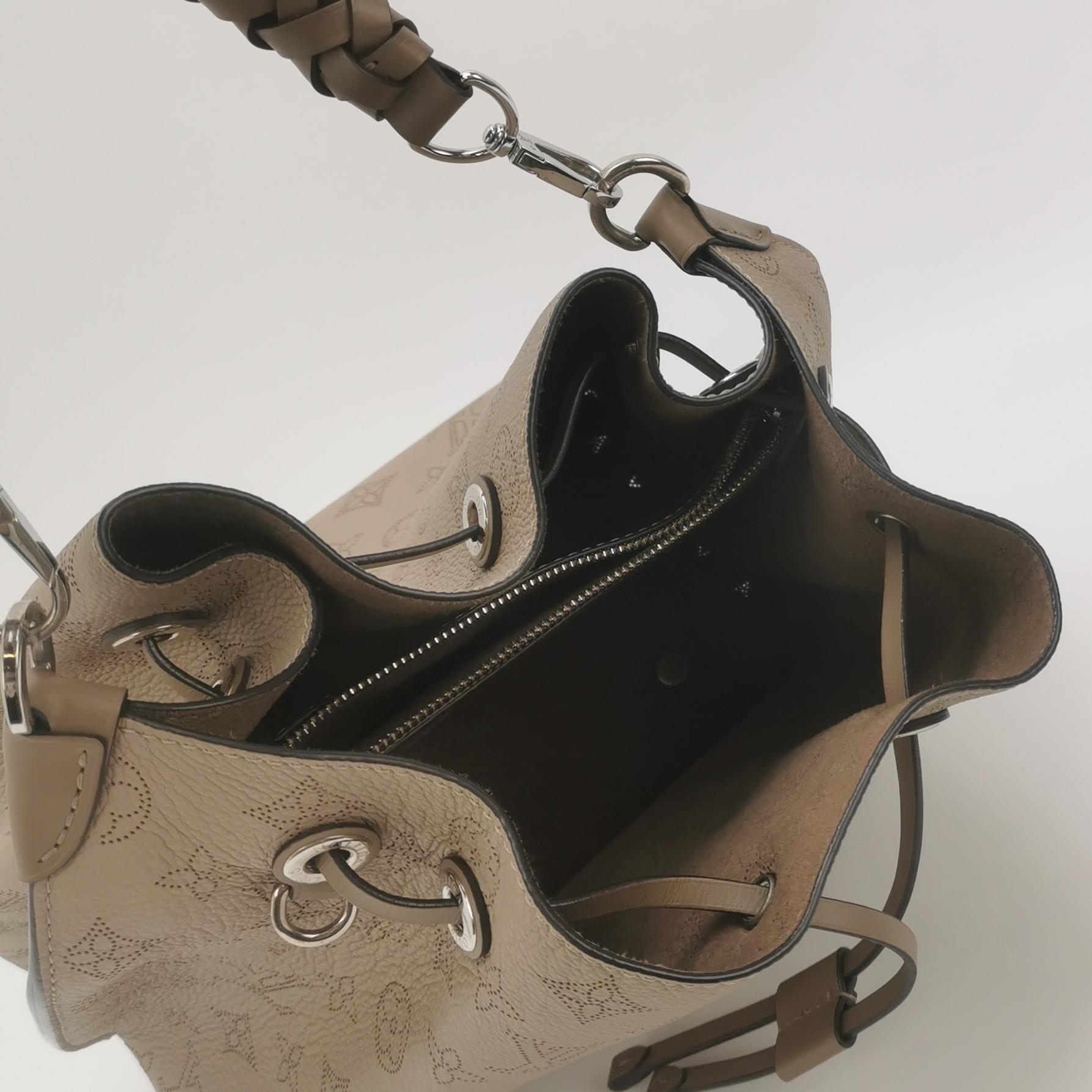 Louis Vuitton(LV) Muria Bucket Bag Mahina Leather — photo 8 of 17