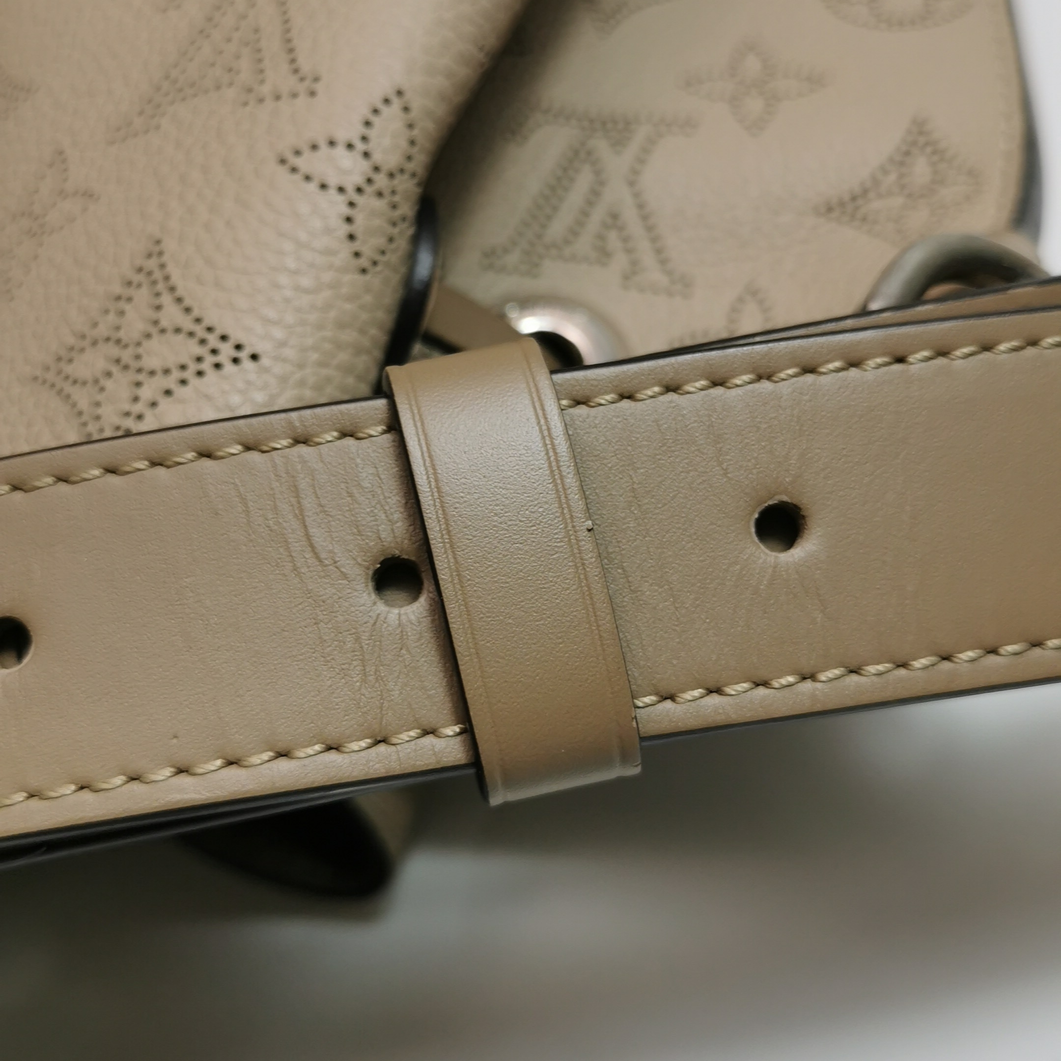Louis Vuitton(LV) Muria Bucket Bag Mahina Leather — photo 12 of 17