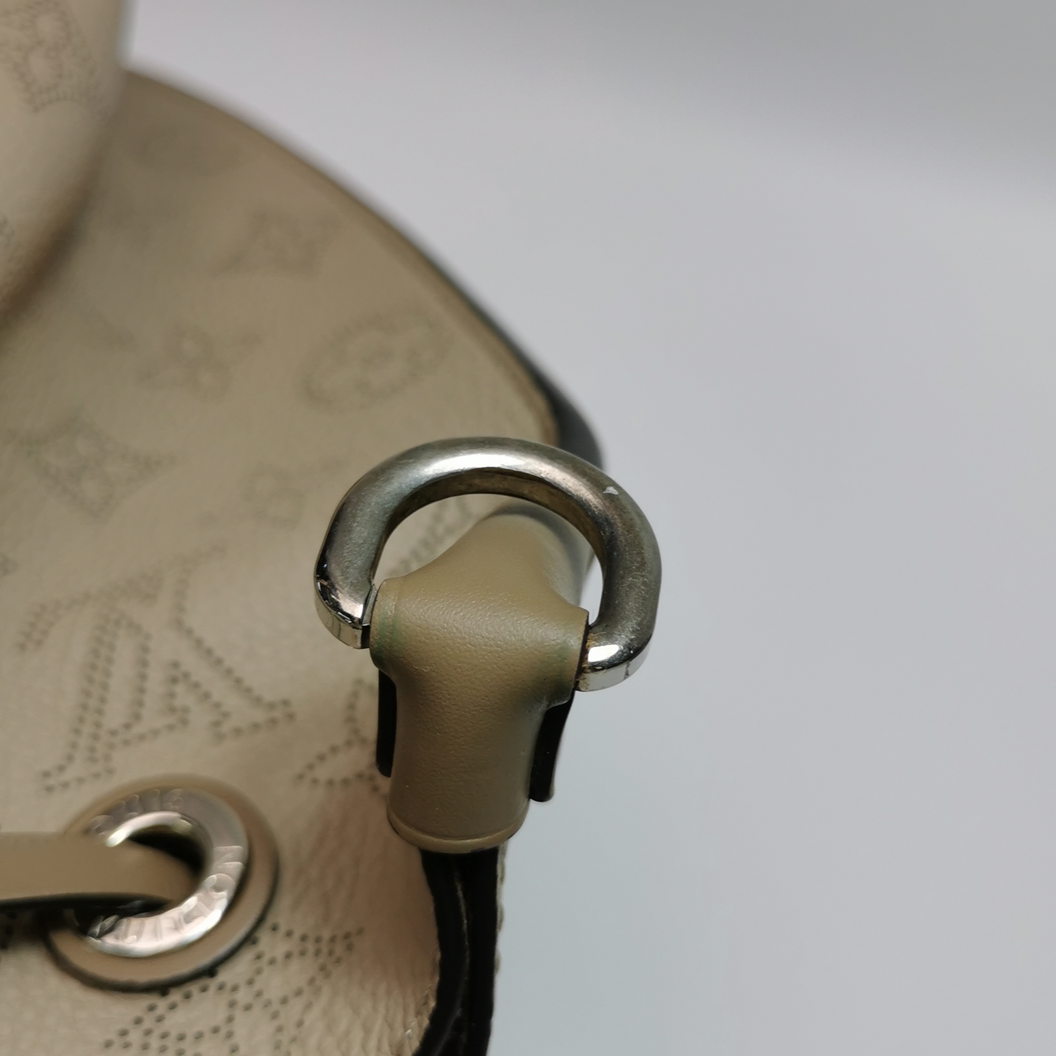 Louis Vuitton(LV) Muria Bucket Bag Mahina Leather — photo 17 of 17