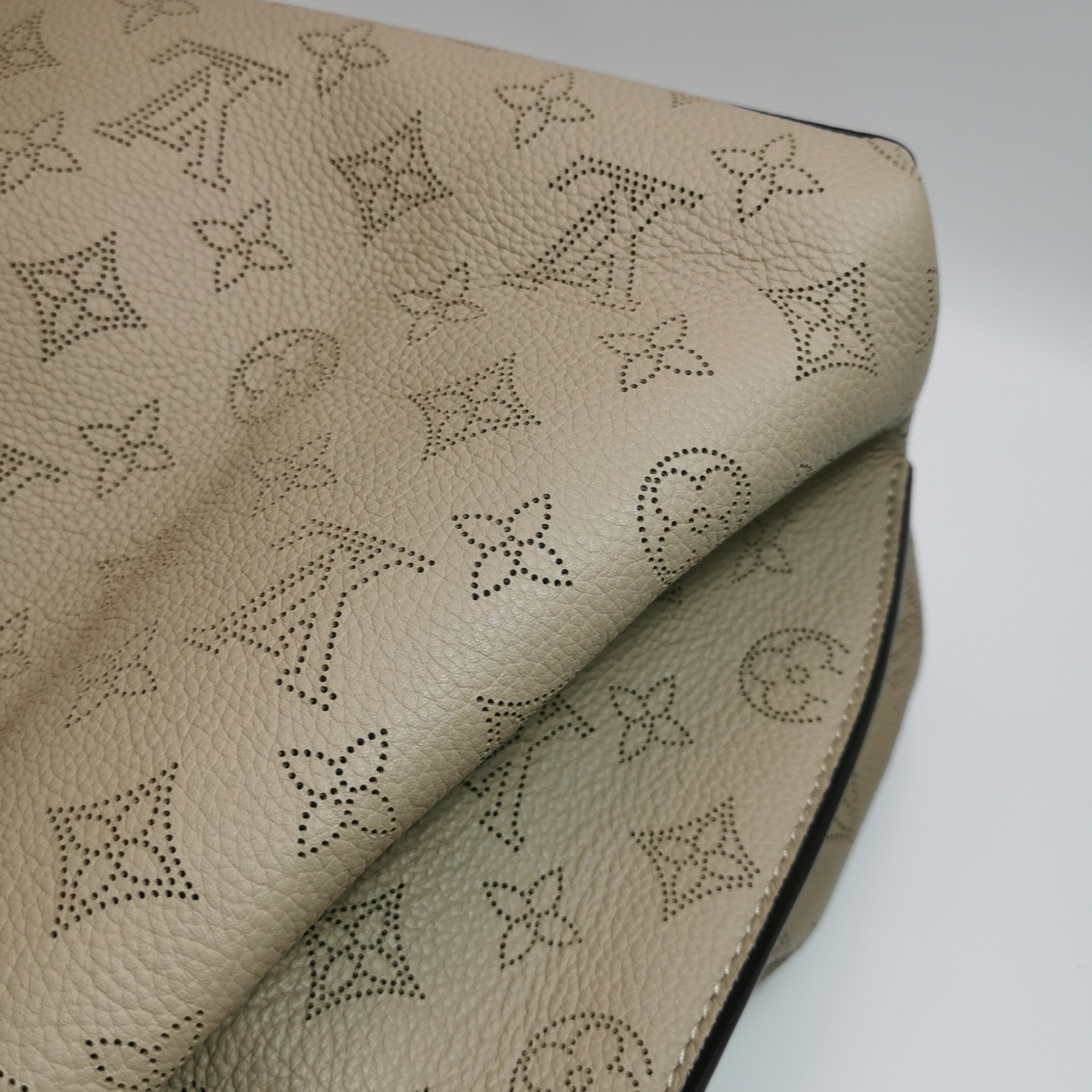 Louis Vuitton(LV) Muria Bucket Bag Mahina Leather — photo 10 of 17