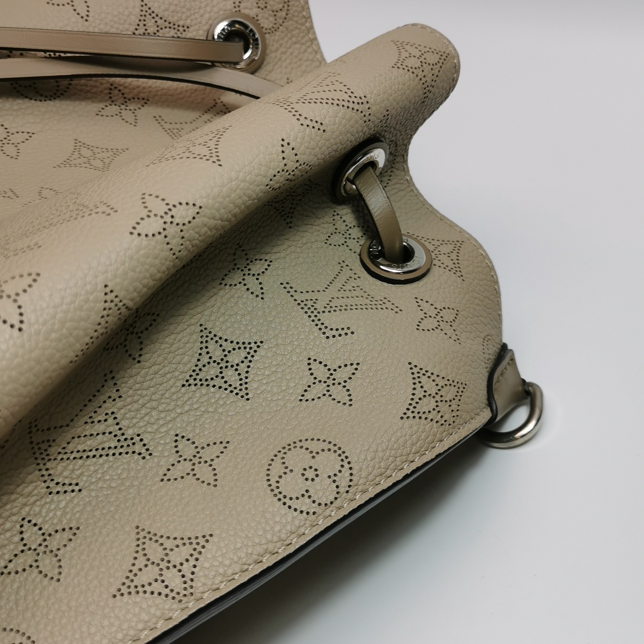 Louis Vuitton(LV) Muria Bucket Bag Mahina Leather — photo 11 of 17