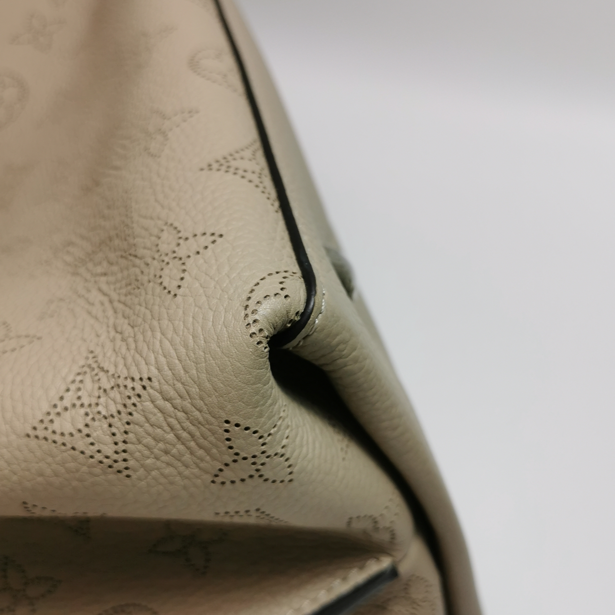 Louis Vuitton(LV) Muria Bucket Bag Mahina Leather — photo 13 of 17