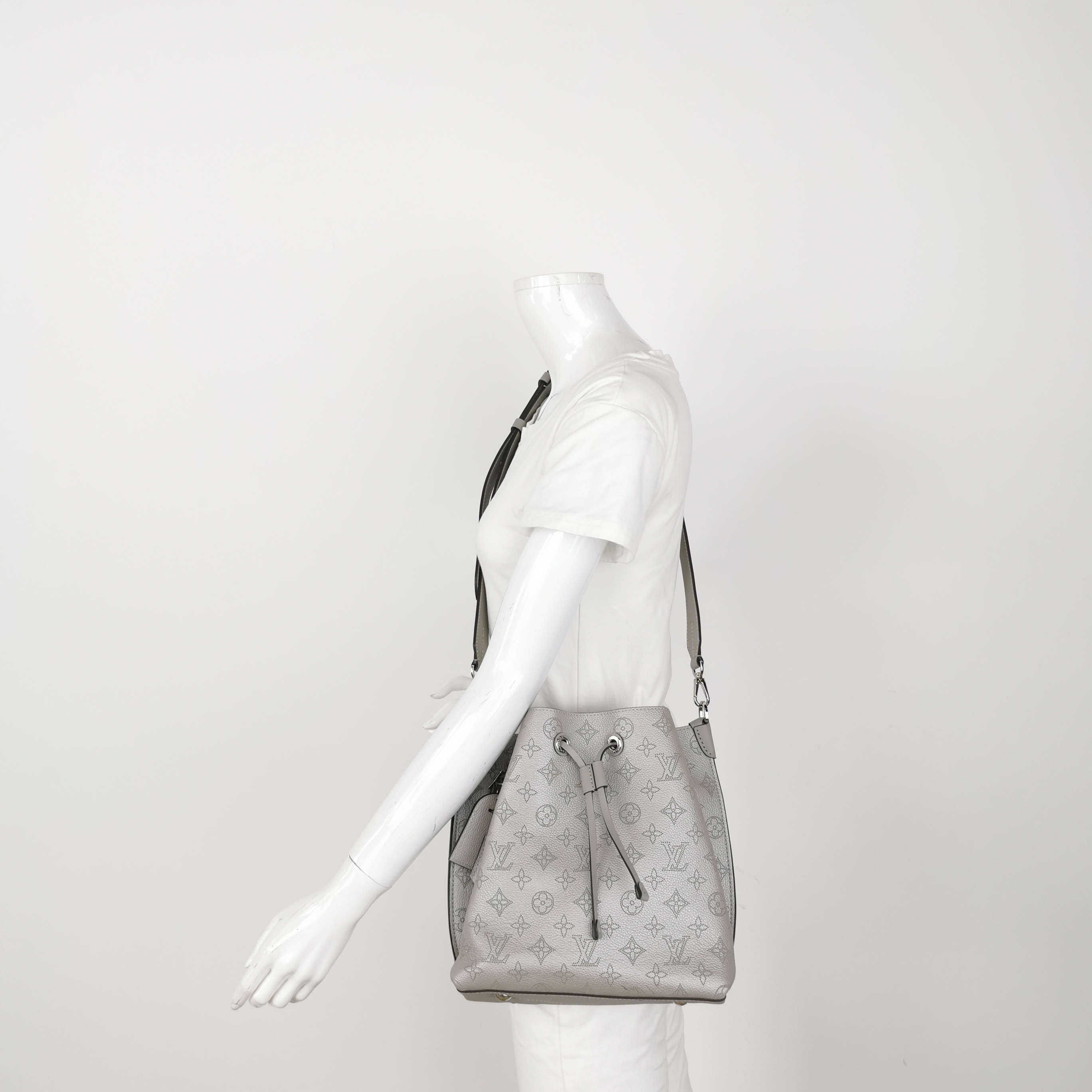 Louis Vuitton(LV) Muria Bucket Bag Mahina Leather — alternate view
