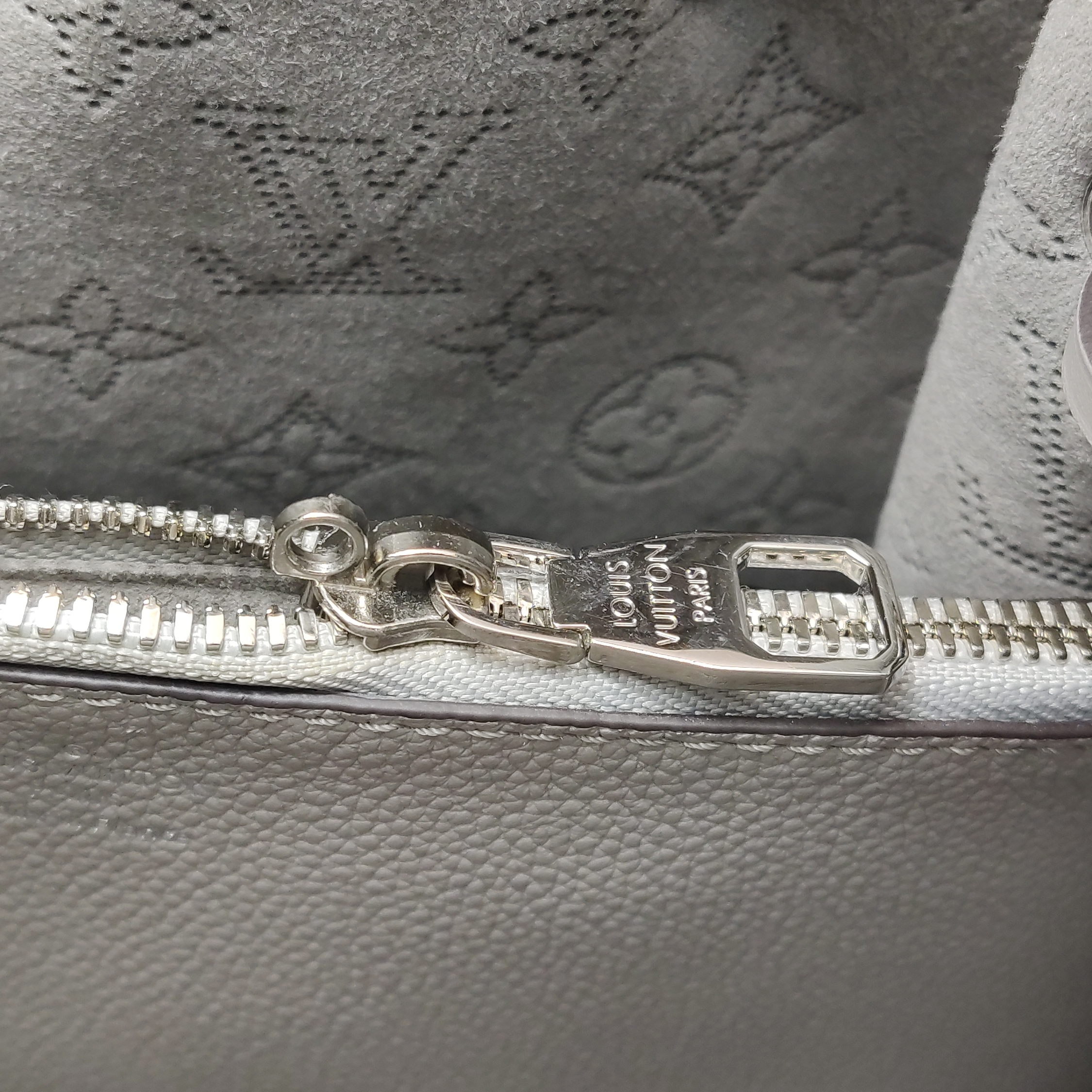 Louis Vuitton(LV) Muria Bucket Bag Mahina Leather — photo 11 of 13