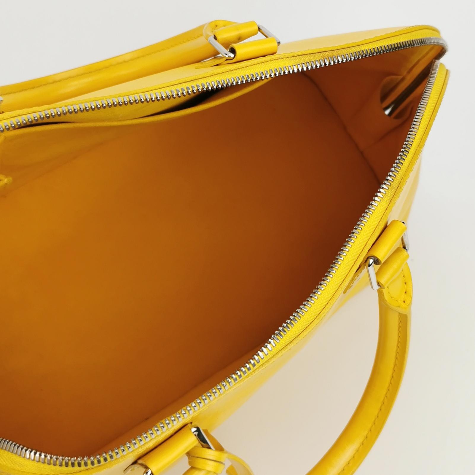 Louis Vuitton(LV) Alma Handbag Epi Leather Large — photo 7 of 14