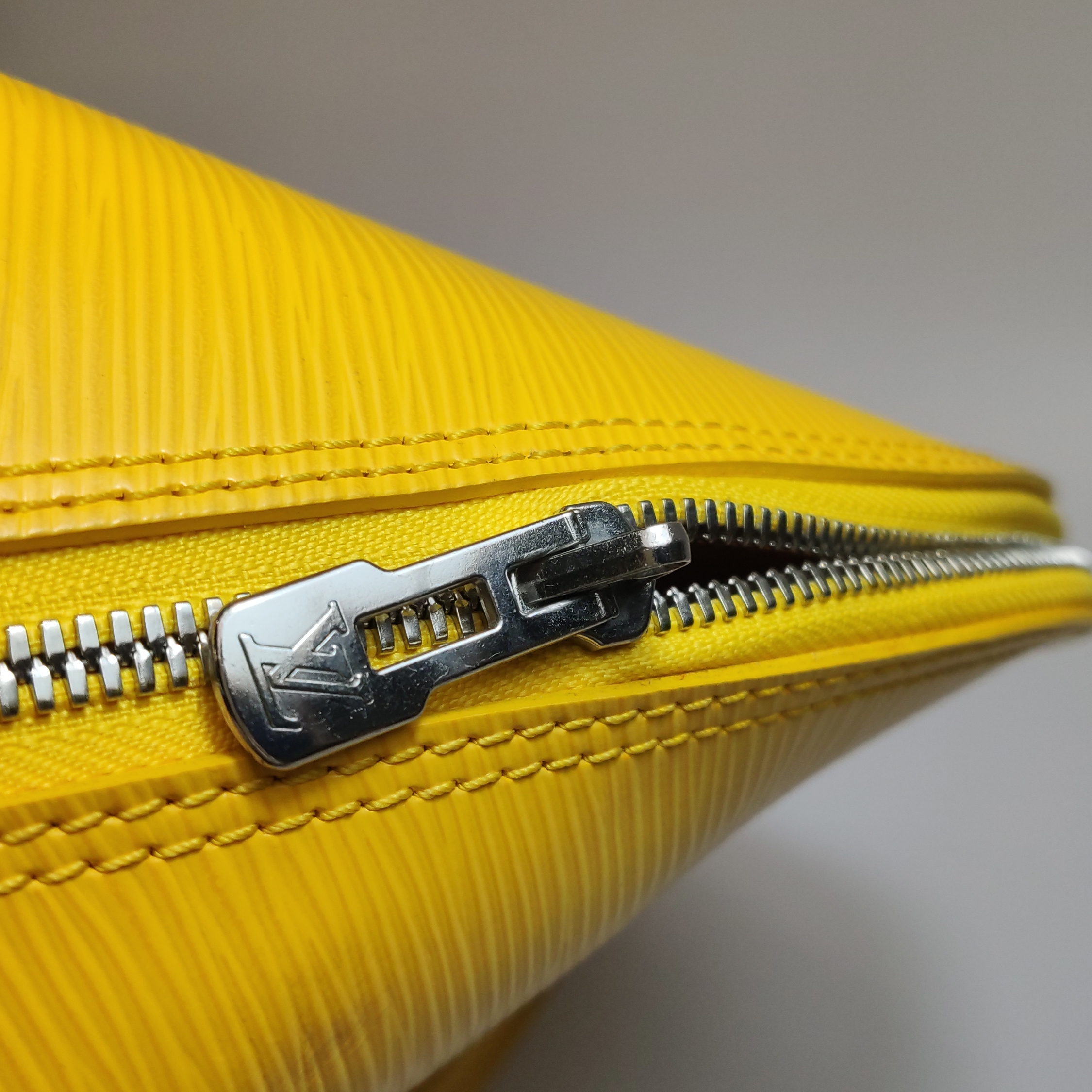 Louis Vuitton(LV) Alma Handbag Epi Leather Large — photo 11 of 14
