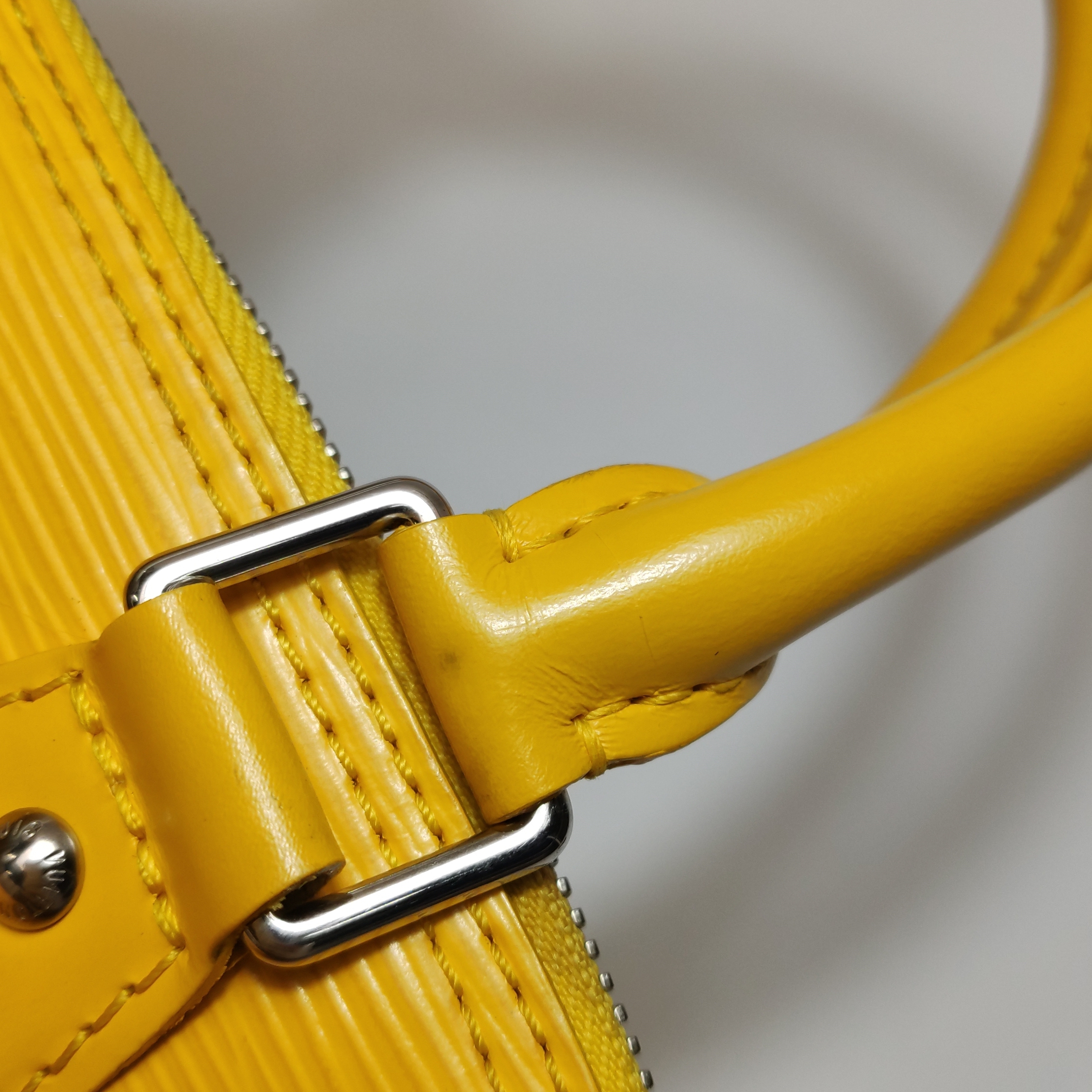 Louis Vuitton(LV) Alma Handbag Epi Leather Large — photo 14 of 14