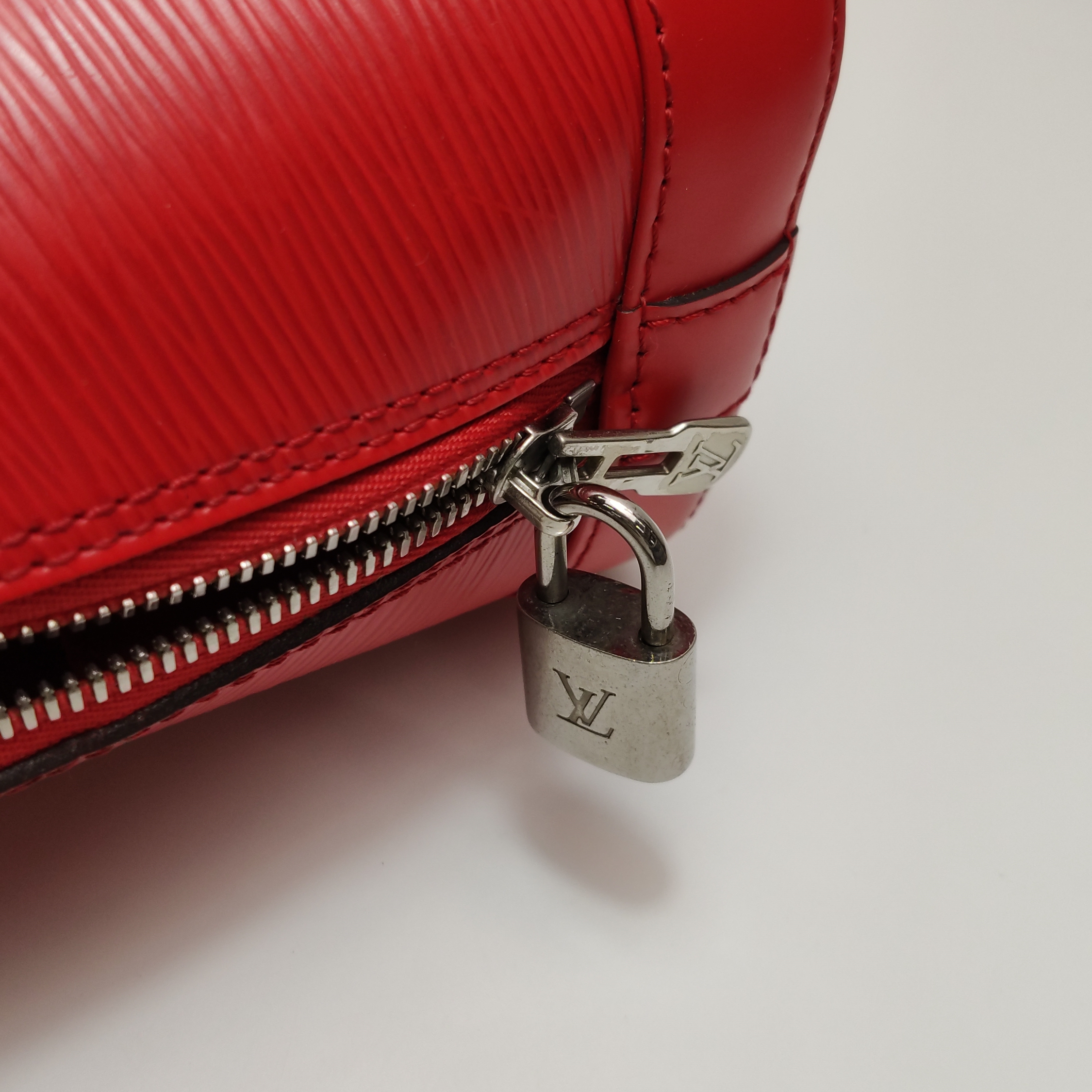 Louis Vuitton(LV) Alma Handbag Epi Leather BB — photo 10 of 14