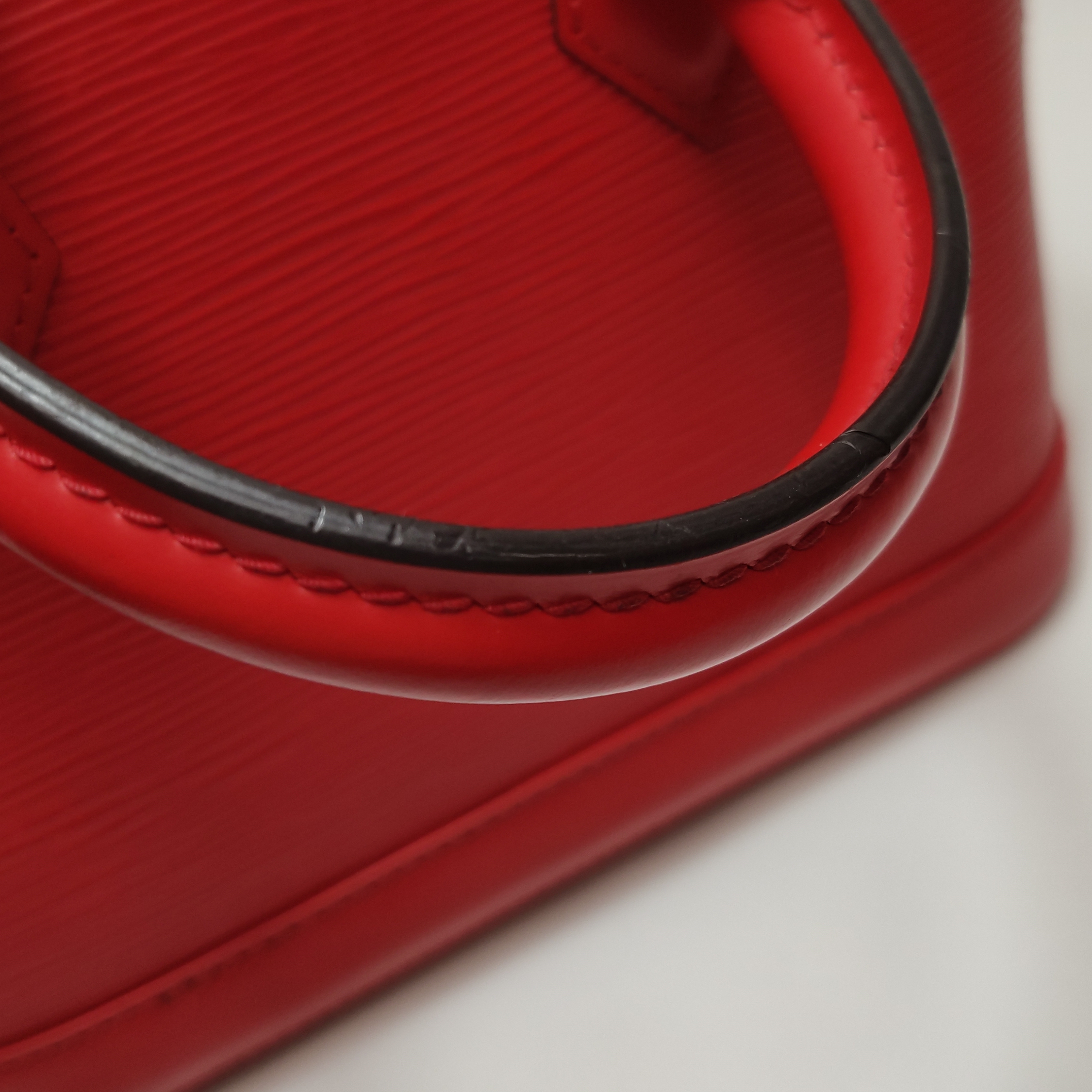 Louis Vuitton(LV) Alma Handbag Epi Leather BB — photo 12 of 14