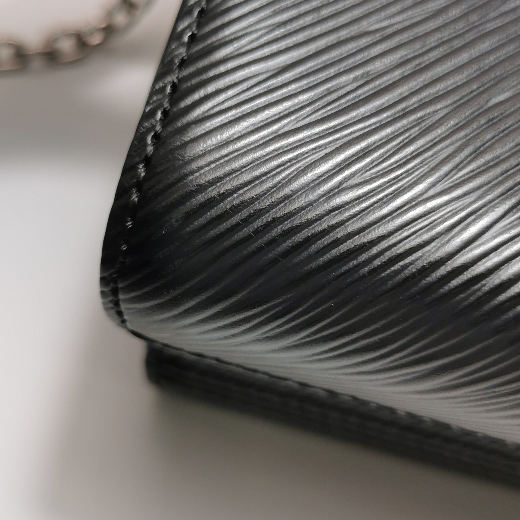 Louis Vuitton(LV) Twist Handbag Epi Leather Medium — photo 10 of 16