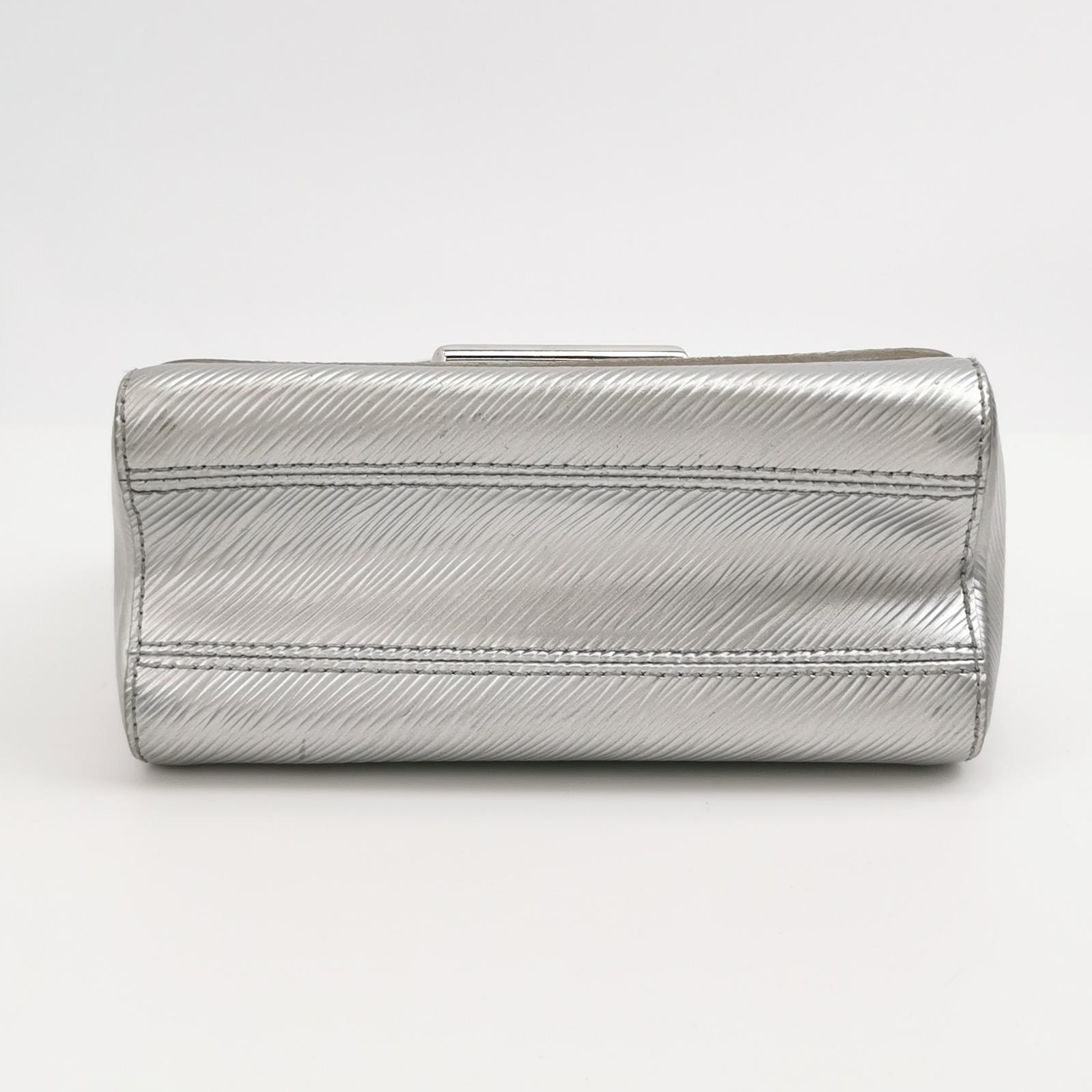 Louis Vuitton(LV) Twist Handbag Epi Leather Small — photo 6 of 16