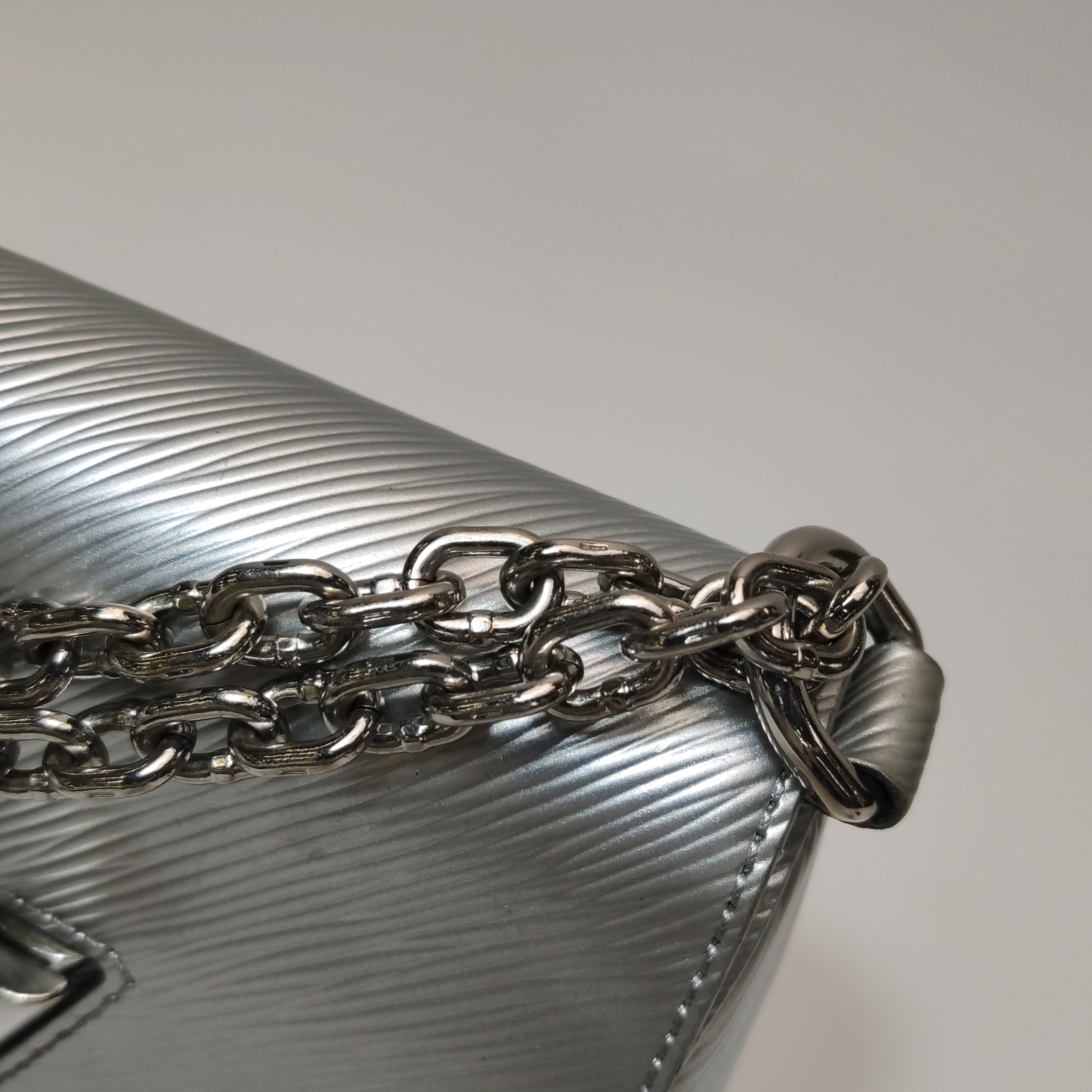 Louis Vuitton(LV) Twist Handbag Epi Leather Small — photo 12 of 16