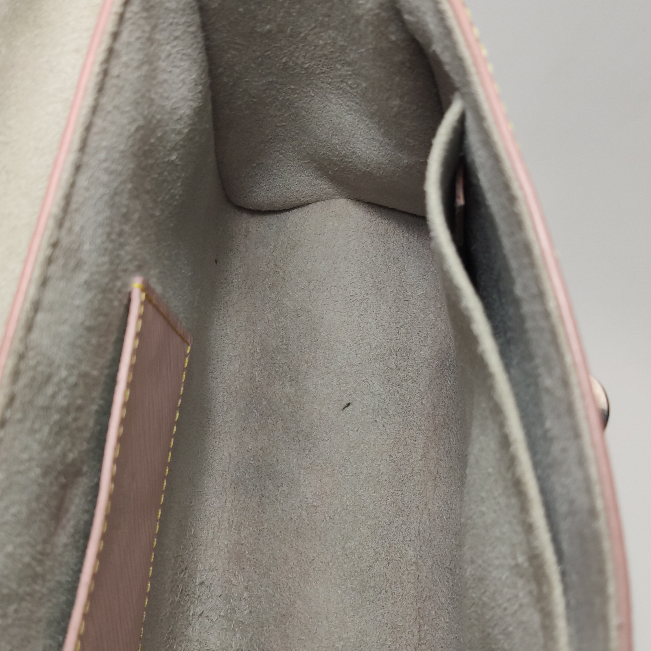 Louis Vuitton(LV) Twist Handbag Epi Leather Medium — photo 8 of 14