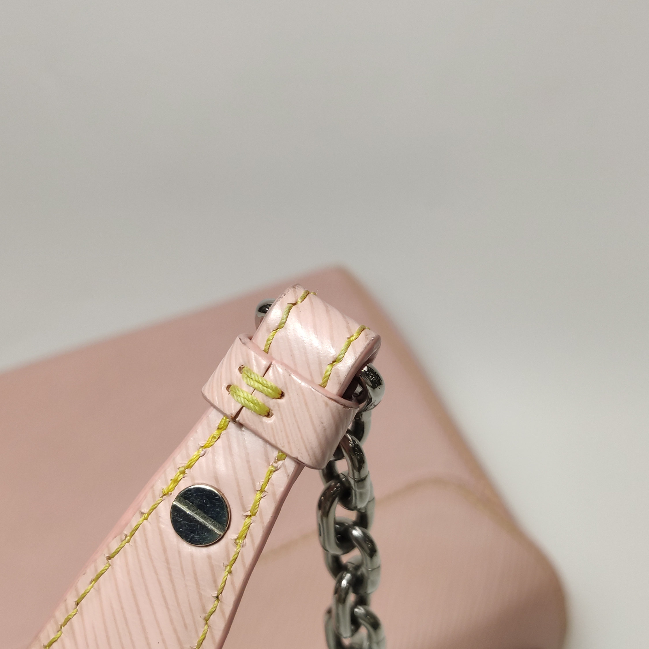 Louis Vuitton(LV) Twist Handbag Epi Leather Medium — photo 13 of 14