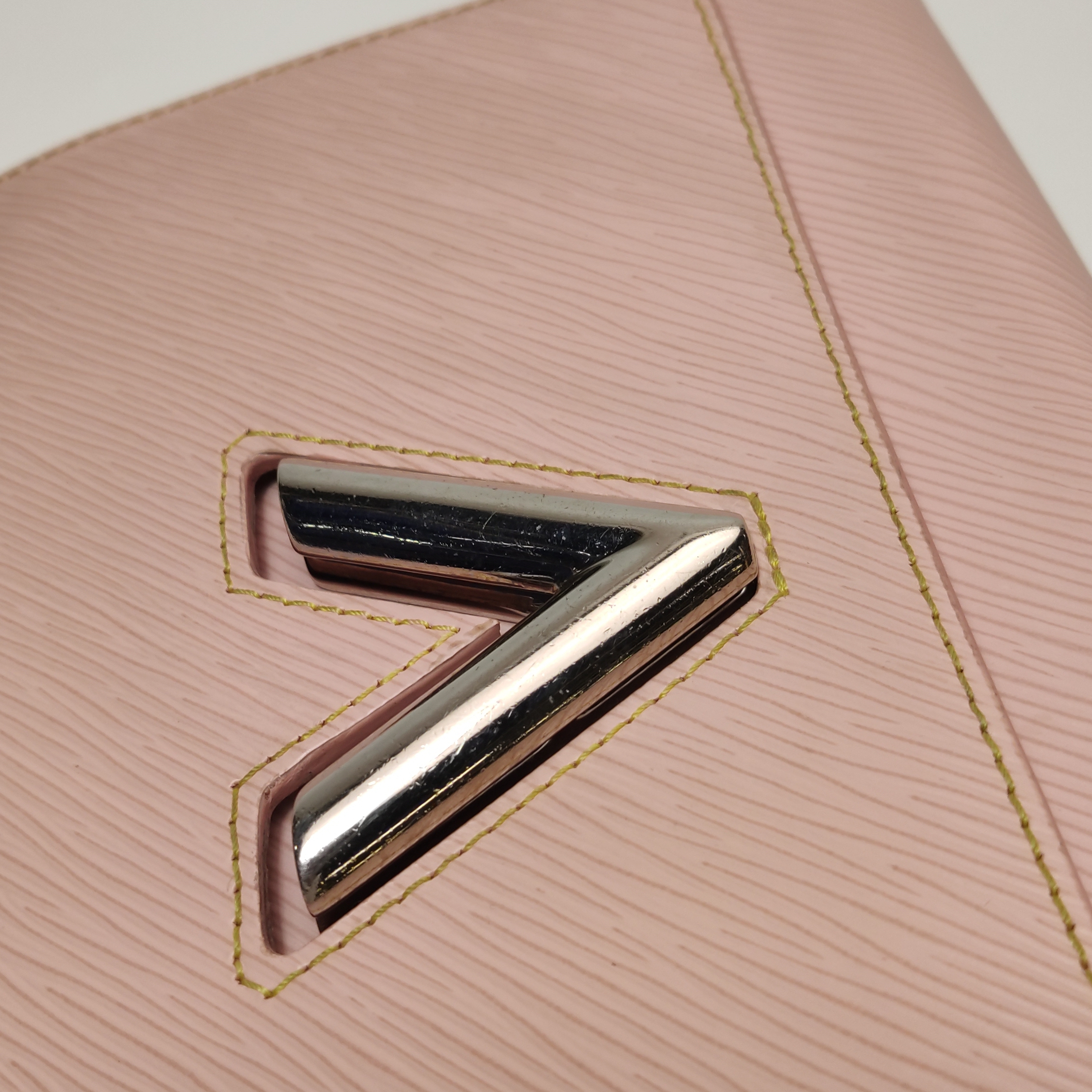 Louis Vuitton(LV) Twist Handbag Epi Leather Medium — photo 11 of 14